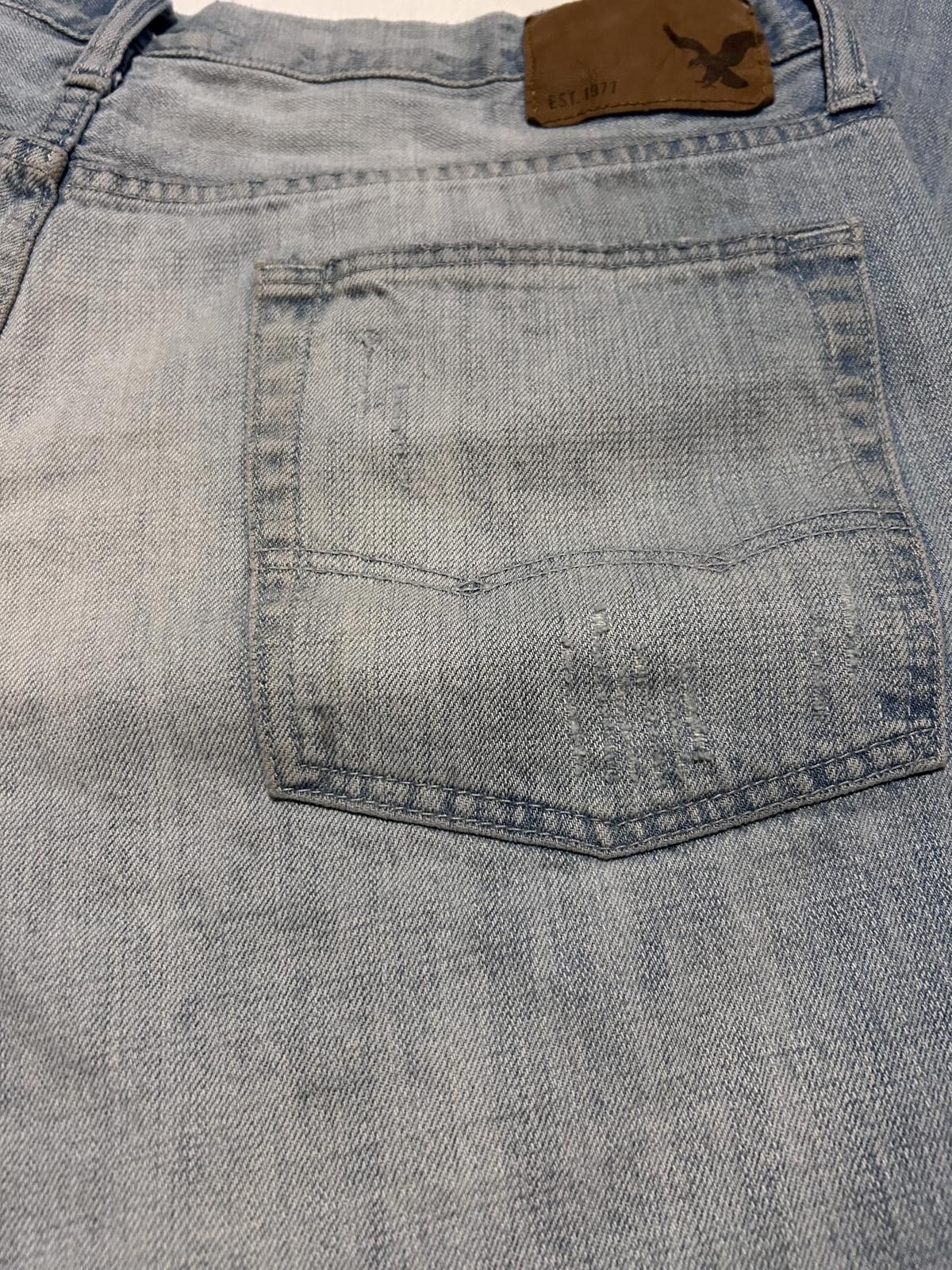 American Eagle Outfitters AEO Light Wash Jeans 36W x 36L Size US 36 / EU 52 - 5 Thumbnail
