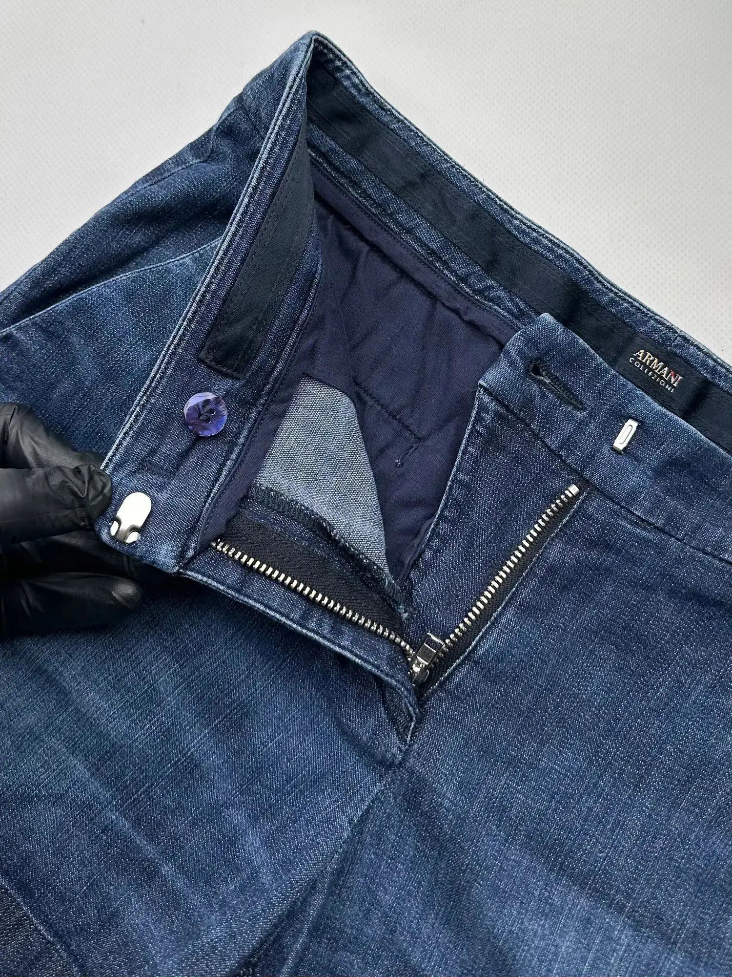 Armani Collezioni Armani Collezioni Vintage Mini Shorts (437) Size 27" / US 4 / IT 40 - 4 Thumbnail