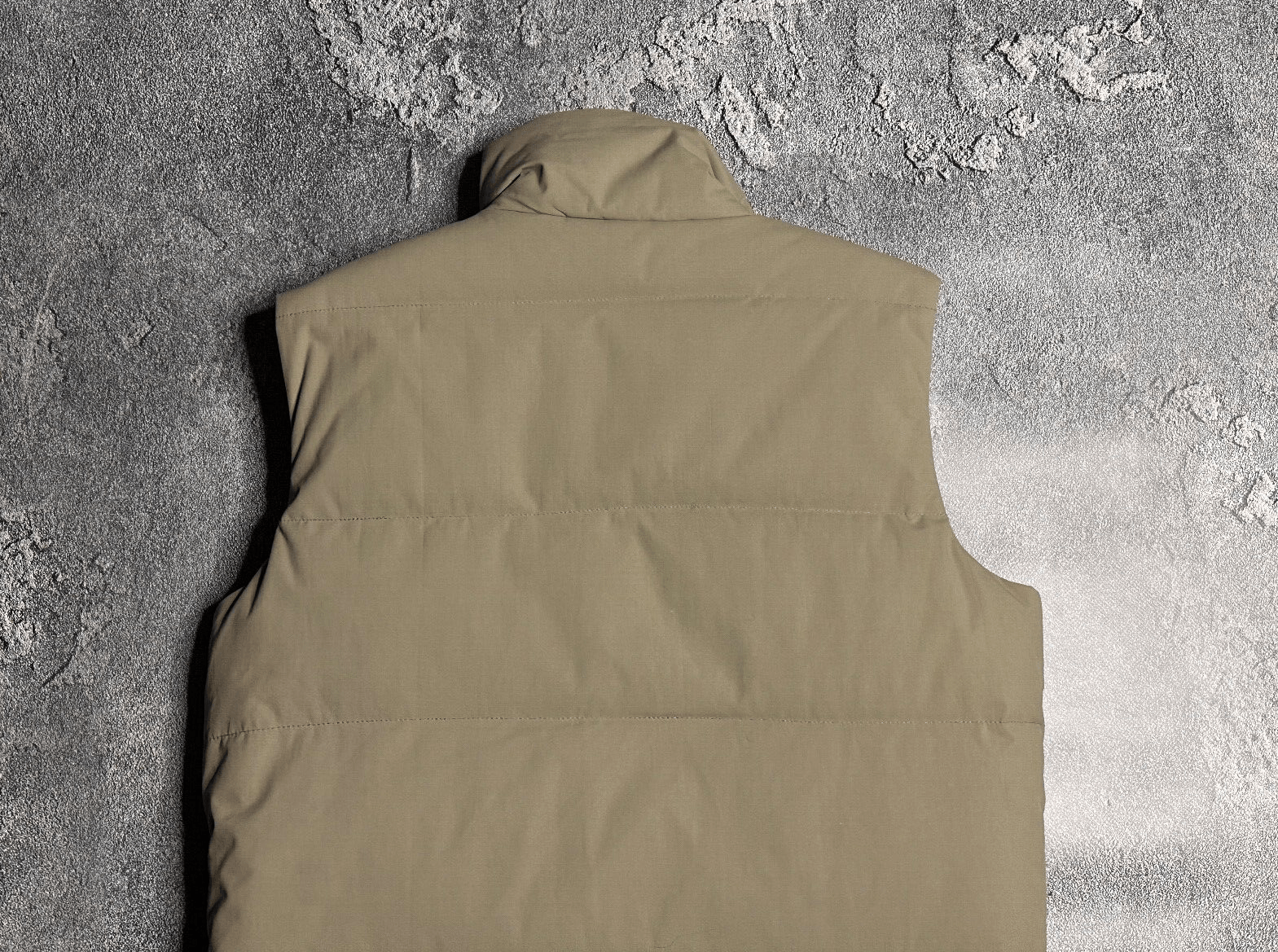 Helly Hansen Helly Hansen men's down vest XS Size US XS / EU 42 / 0 - 6 Thumbnail