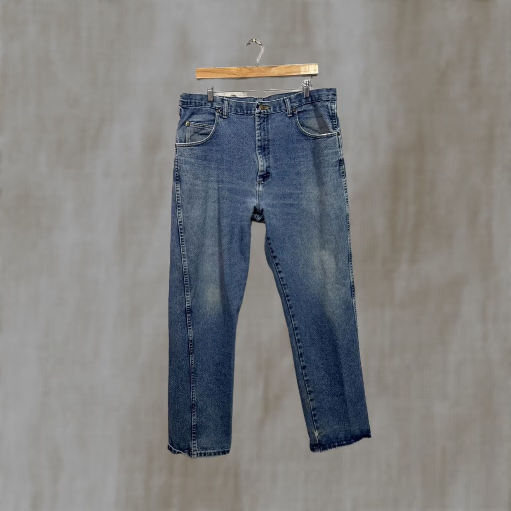 Wrangler Wrangler Jeans Rugged wear Denim Men's Blue 38x32 Regular Solid Button Jeans Body Size US 38 / EU 54 - 1 Thumbnail