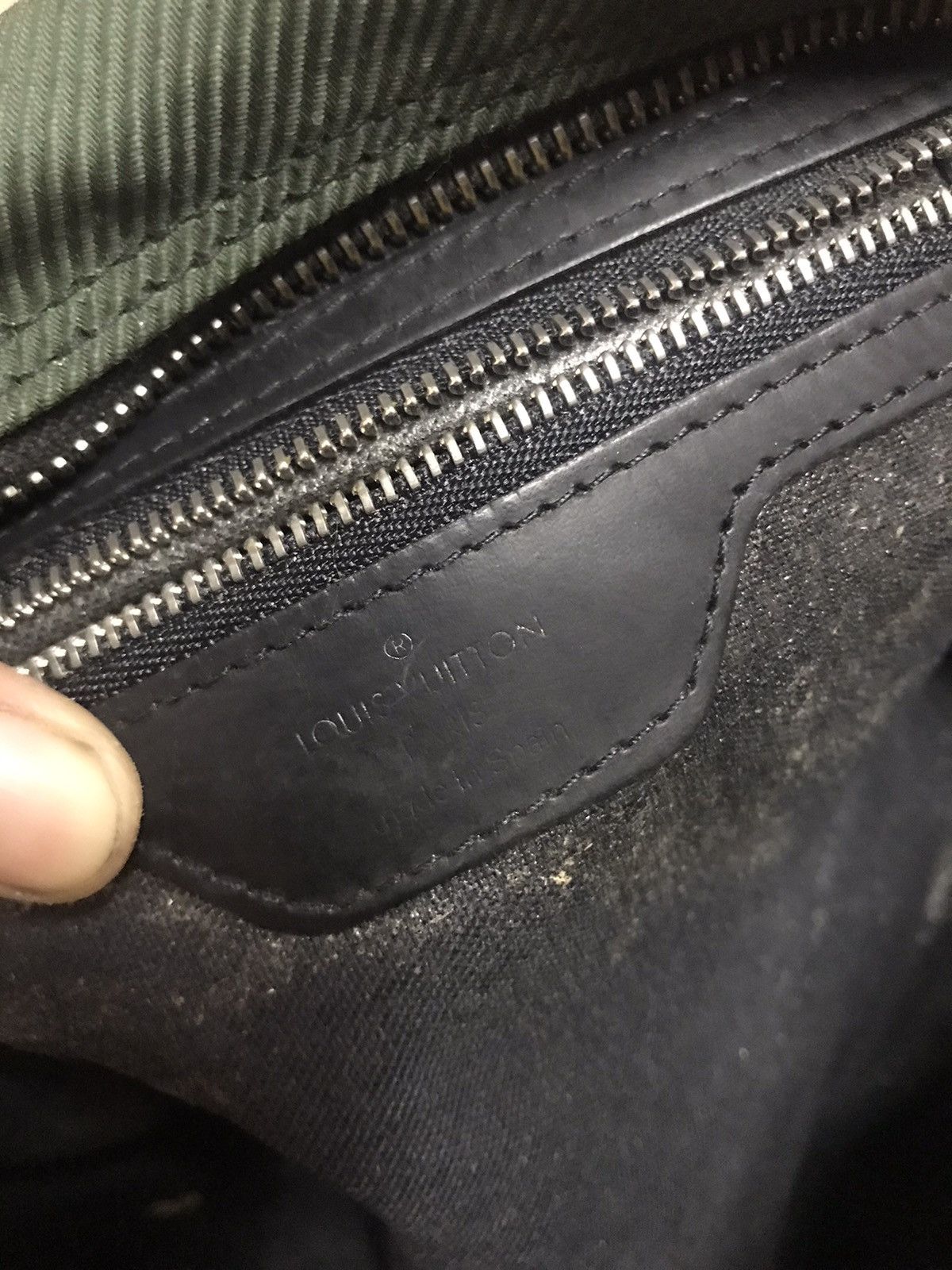 Louis Vuitton Authentic Louis Vuitton Size ONE SIZE - 5 Thumbnail