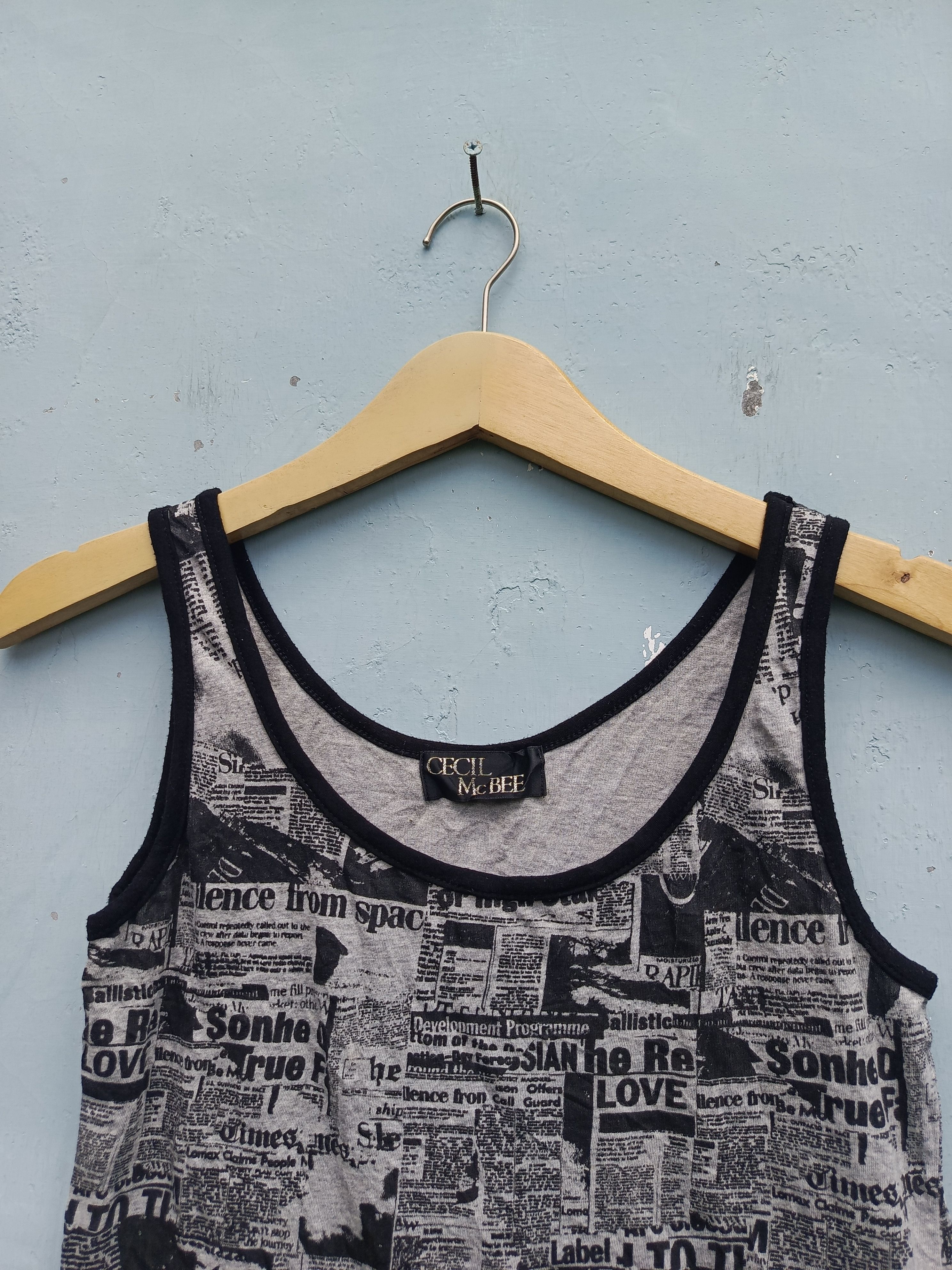 Japanese Brand CECIL McBEE newspaper pattern tanktop Size S / US 4 / IT 40 - 2 Thumbnail