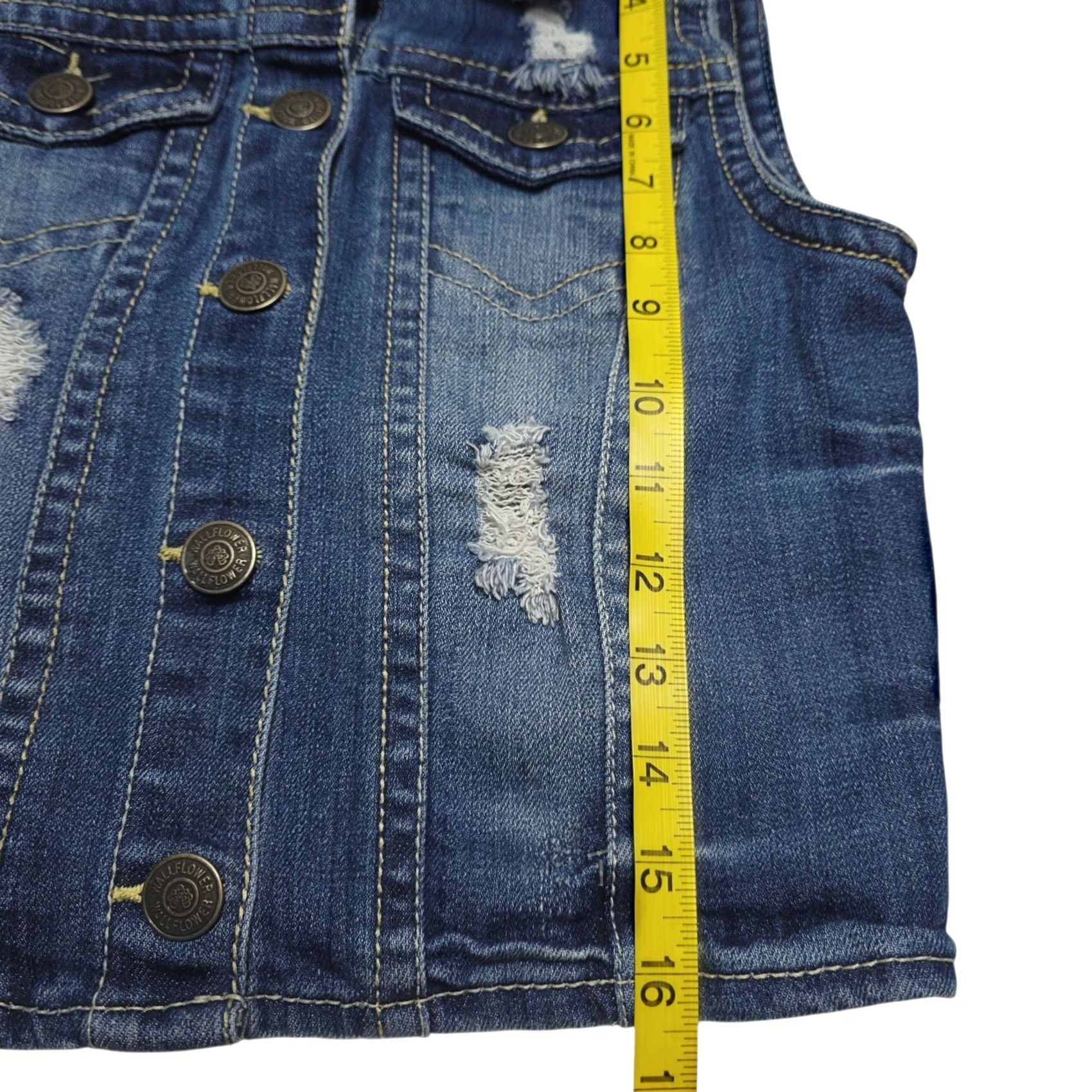 Vintage VINTAGE Wallflower Embroidered Denim Button Vest Woman’s Small Y2k Bohemian 90s Pockets Beltless Lightweight Summer Spring Womens Size S / US 4 / IT 40 - 4 Thumbnail