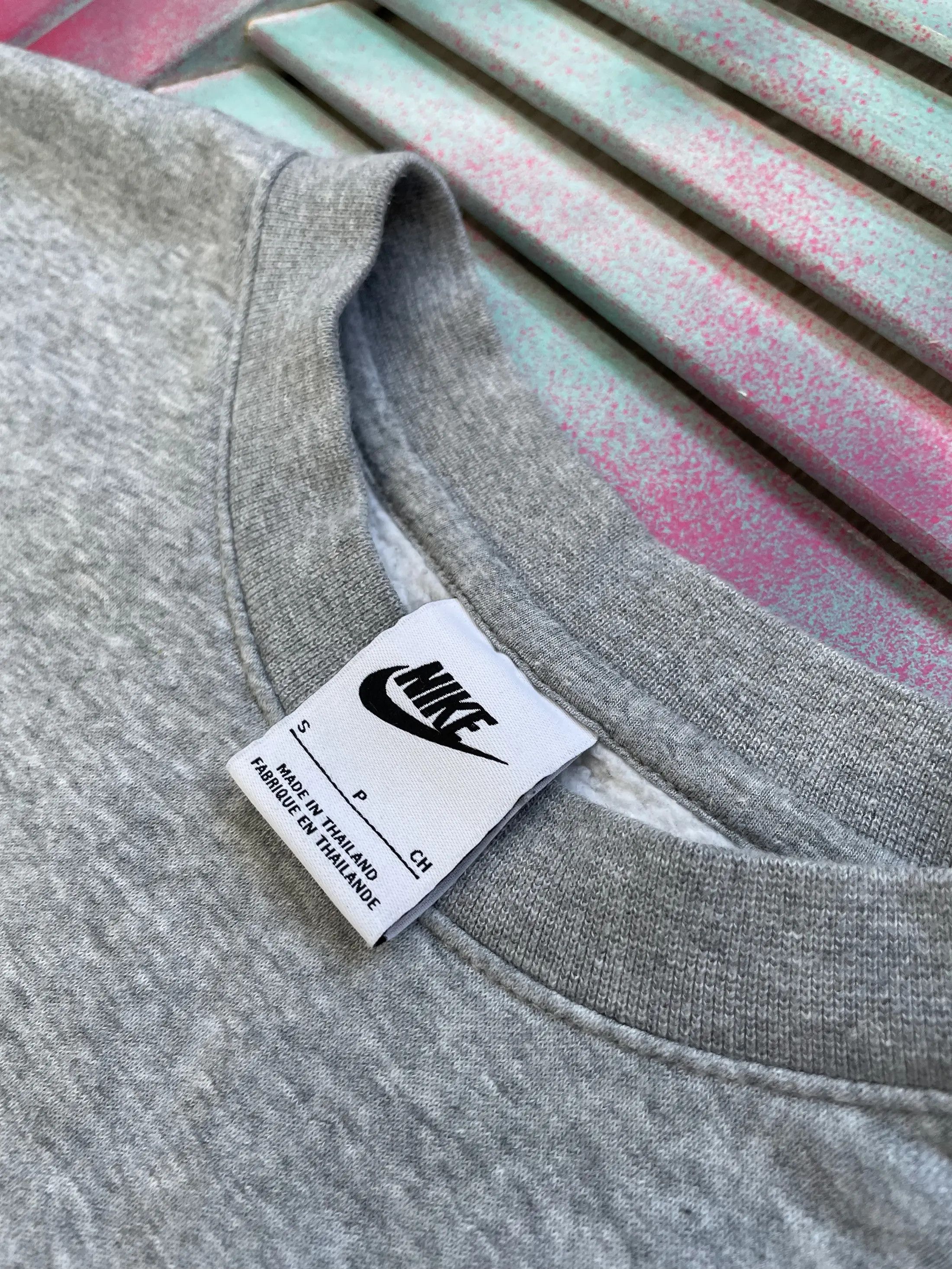 Nike Vintage Y2K Nike Basic Sweatshirt Small Logo Size US M / EU 48-50 / 2 - 3 Thumbnail