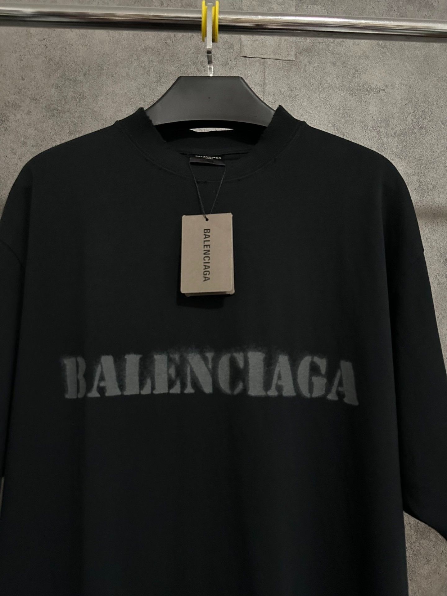 Balenciaga Balenciaga Blurred Logo Short Sleeve T-Shirt Size US S / EU 44-46 / 1 - 2 Thumbnail