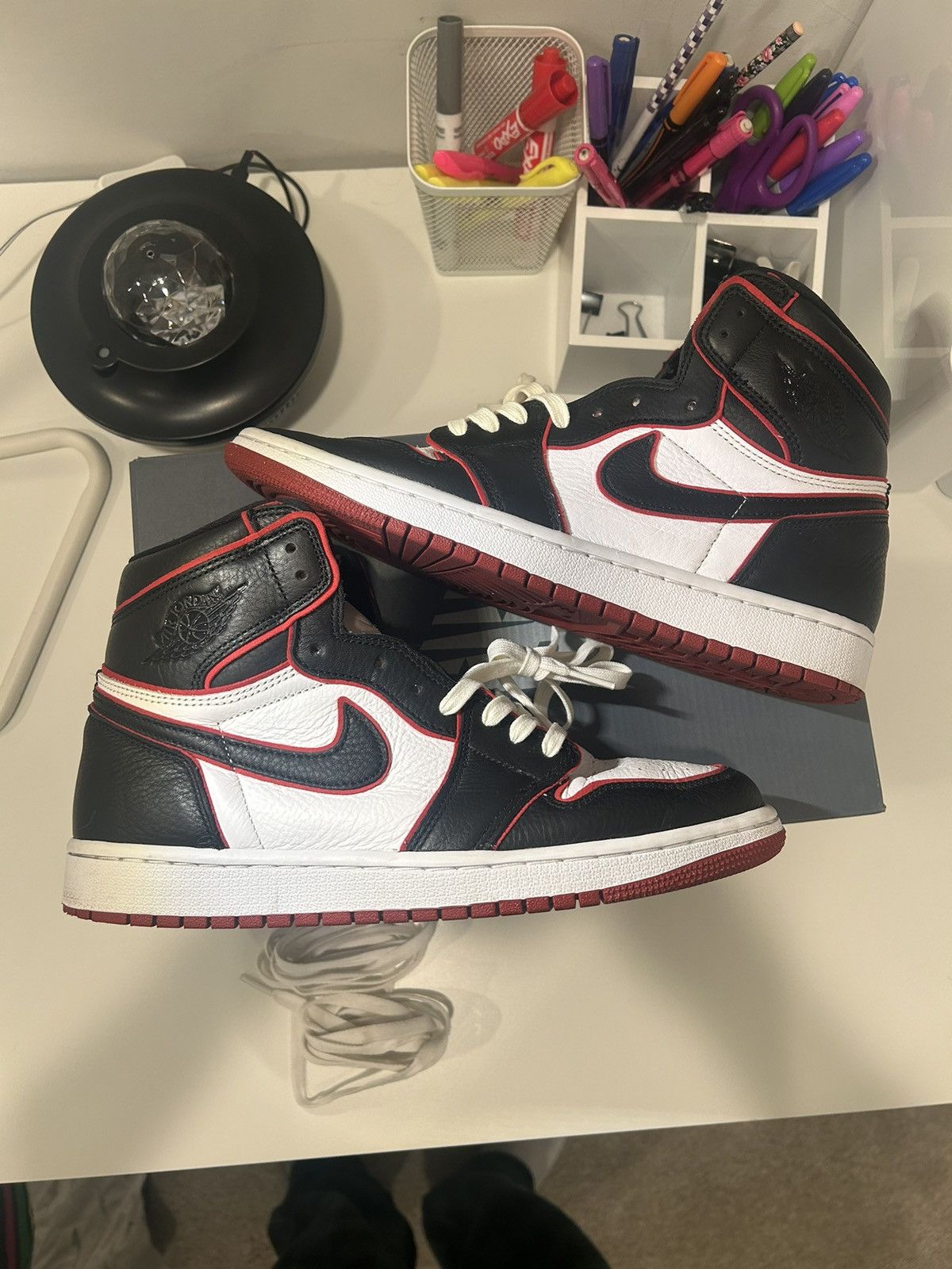 Jordan Brand × Nike Jordan 1 Retro High Bloodline Size 9 Size US 9 / EU 42 - 2 Thumbnail