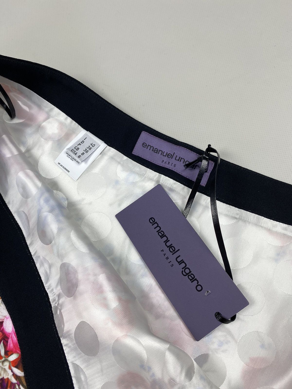 Emanuel Ungaro BNWT! Emanuel Ungaro ladies silk floral patterns skirt Size 27" / US 4 / IT 40 - 10 Thumbnail