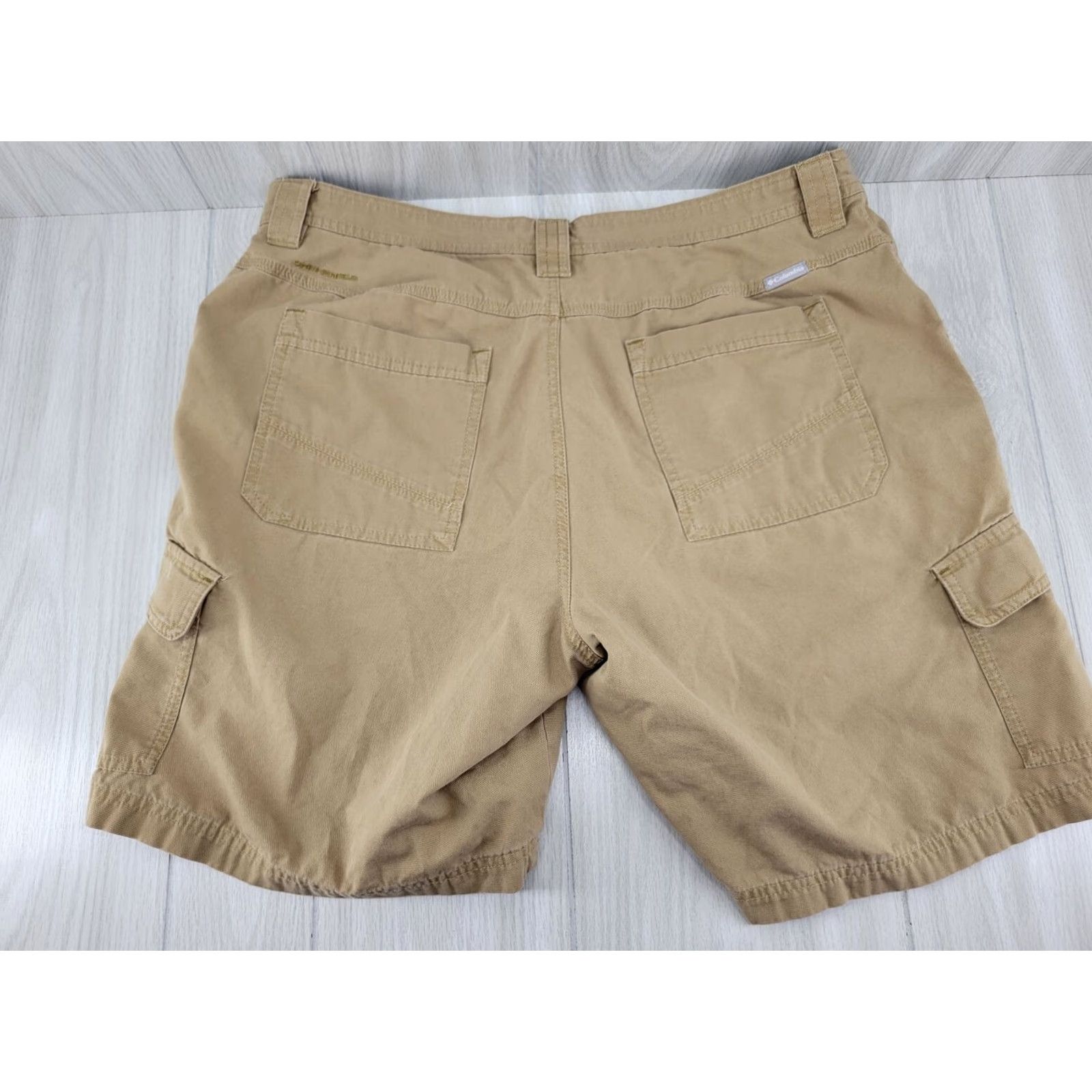Vintage Columbia Cargo Shorts Men's 40 X 10 Tan Khaki Beige Flat Front 10in Inseam Regular Waist Casual Workwear Travel Size US 40 / EU 56 - 4 Thumbnail