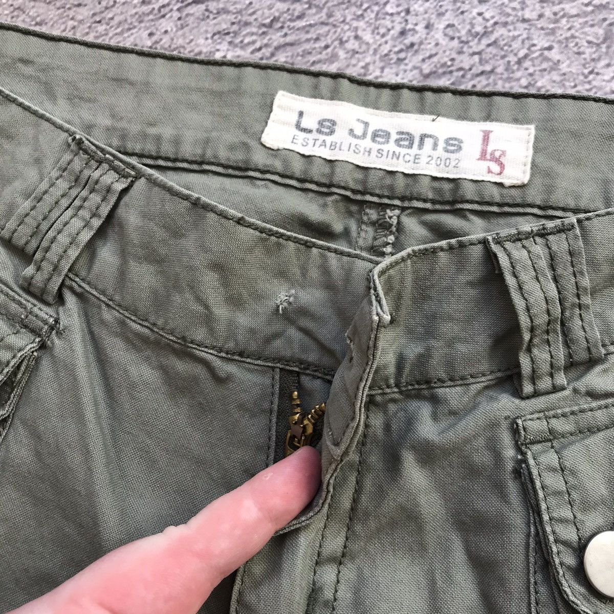 Vintage Vintage 90s Baggy Cargo Pants Faded Sage Green Skate Logo 28 Size 28" / US 6 / IT 42 - 4 Thumbnail