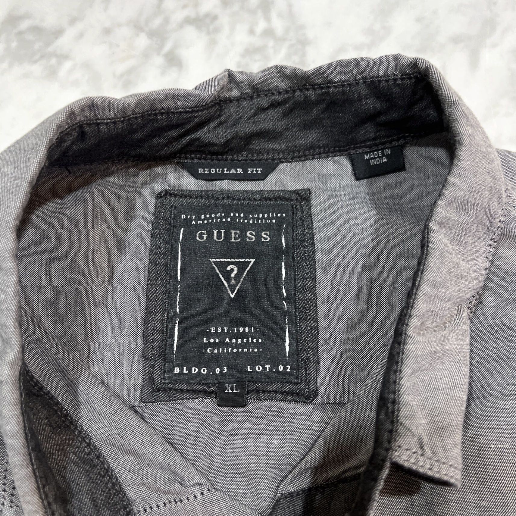 Guess VINTAGE Guess Men’s XL Gray Button-Up Short Sleeve Shirt 90s, Travel, Casual Mens Regular Classic Button Up Shirt Size US XL / EU 56 / 4 - 3 Thumbnail