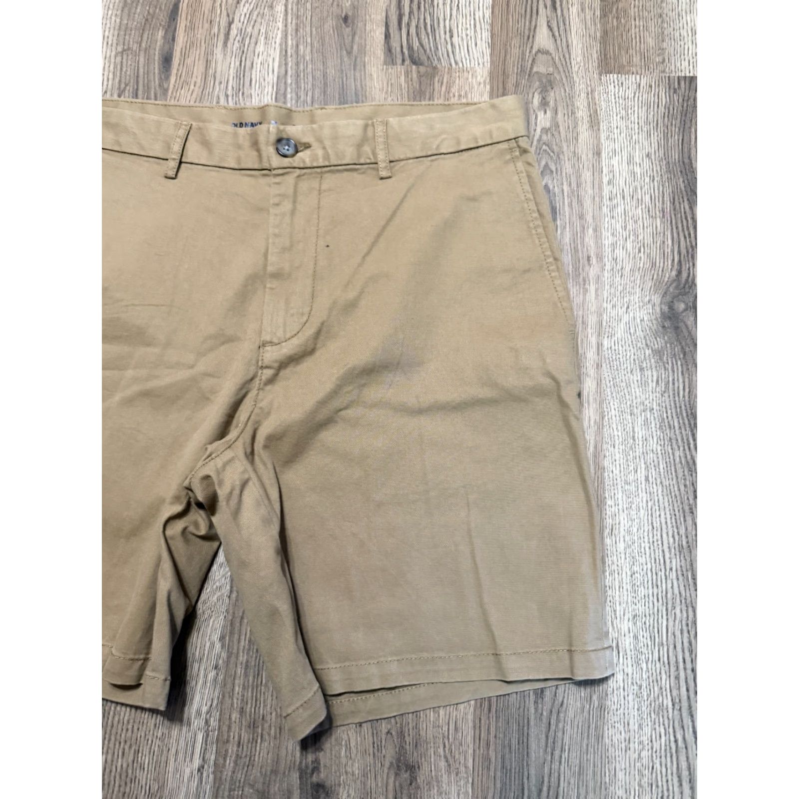 Old Navy Old Navy Shorts Men Cargo Shorts Slim Built in Flex 36 Brown Cotton Front Flat Pockets 8in Inseam Regular Size 36 Casual Everyday Vintage No N/A Size US 36 / EU 52 - 4 Thumbnail