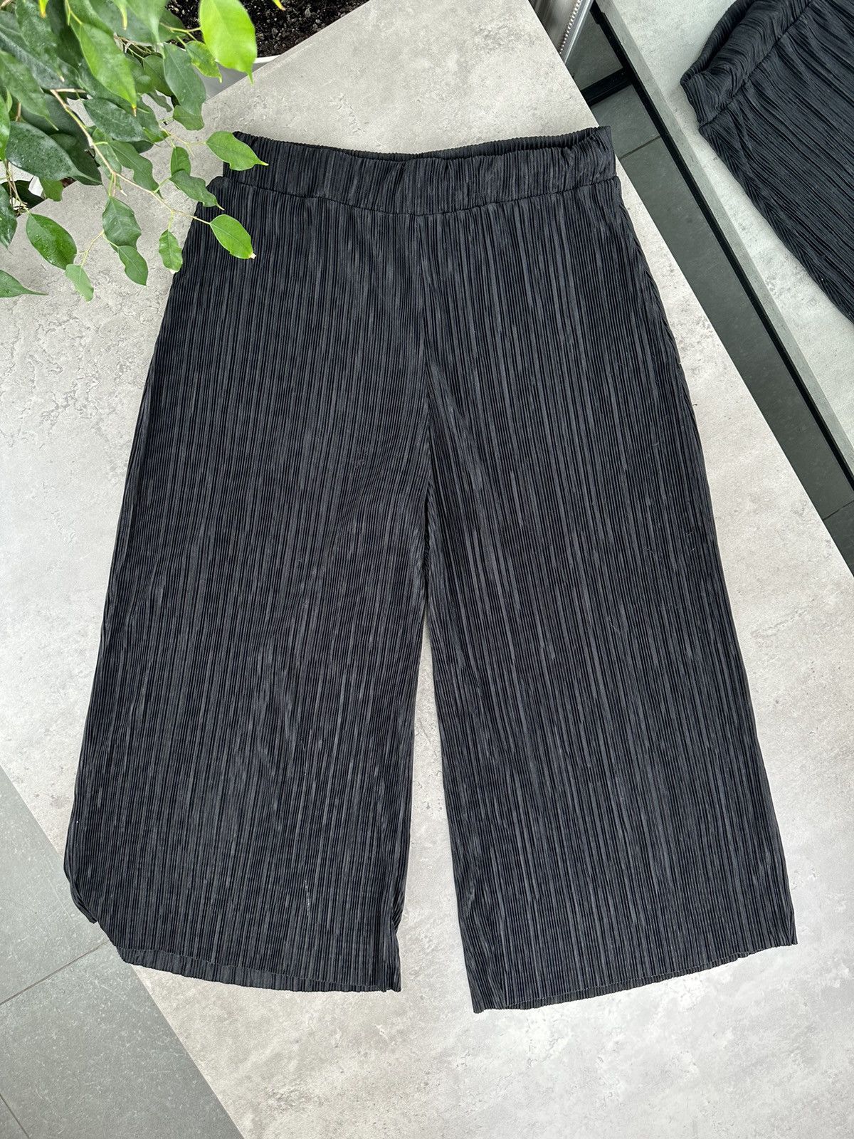 image of Avant Garde x Issey Miyake Vintage Cropped Pleated Pants Issey Style in Black, Men's (Size 28)