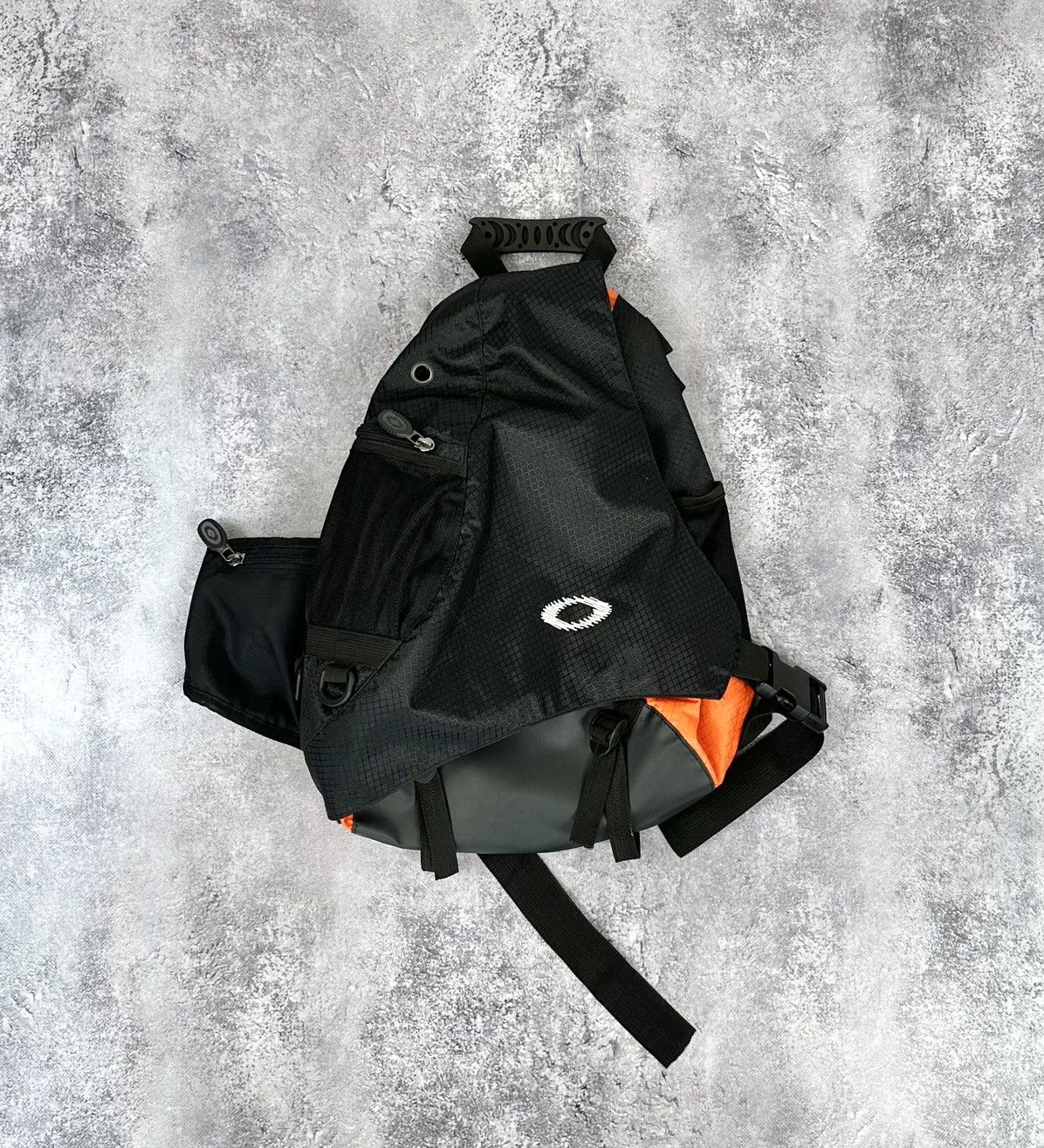 vintage oakley ショルダーバック Vintage Oakley Sandbag - Y2K Size : OS Description : Made in
