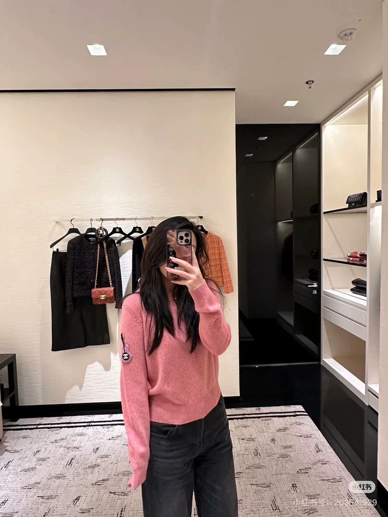 Chanel Chanel 24A pink guitar badge round-neck knitted sweater Size S / US 4 / IT 40 - 9 Thumbnail