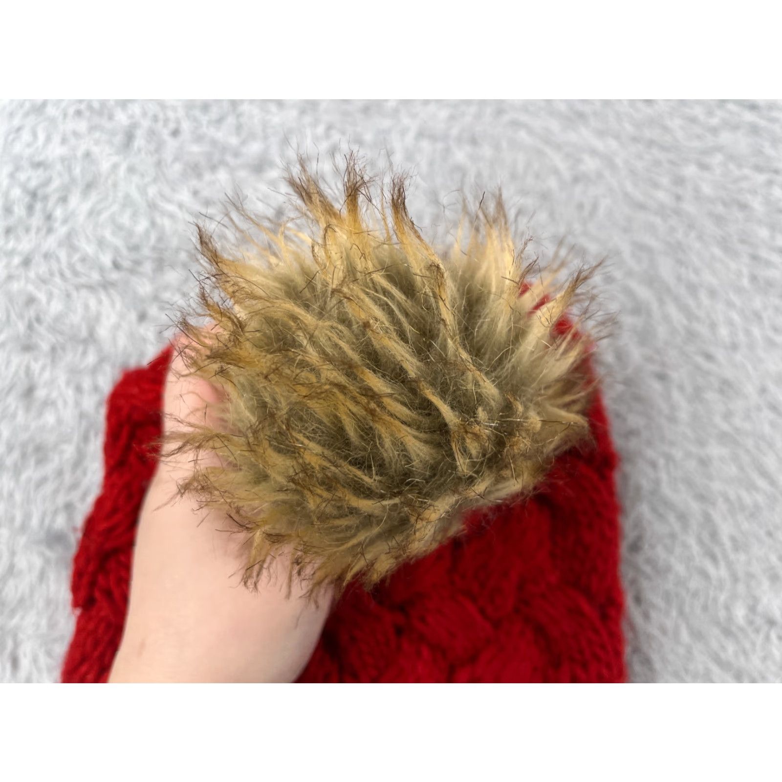 Vintage Berkshire Fashions Beanie One Size Red Knit Acrylic Blend Faux Fur Pom Toque Weave Outdoor Ski Womens Size ONE SIZE - 3 Thumbnail