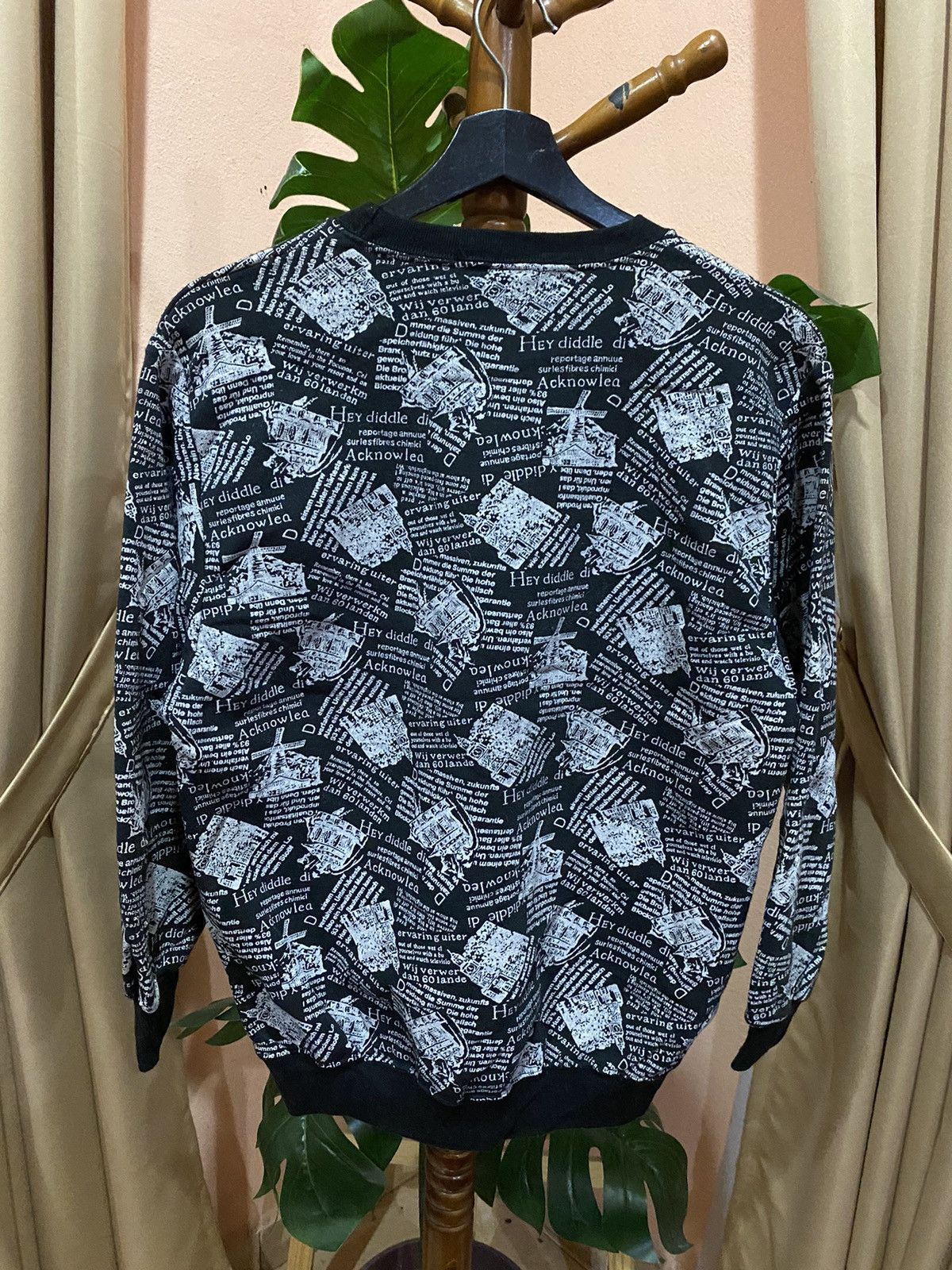 Vintage VINTAGE YOUNG MEN NEWSPAPER SWEATSHIRT Size US M / EU 48-50 / 2 - 8 Thumbnail
