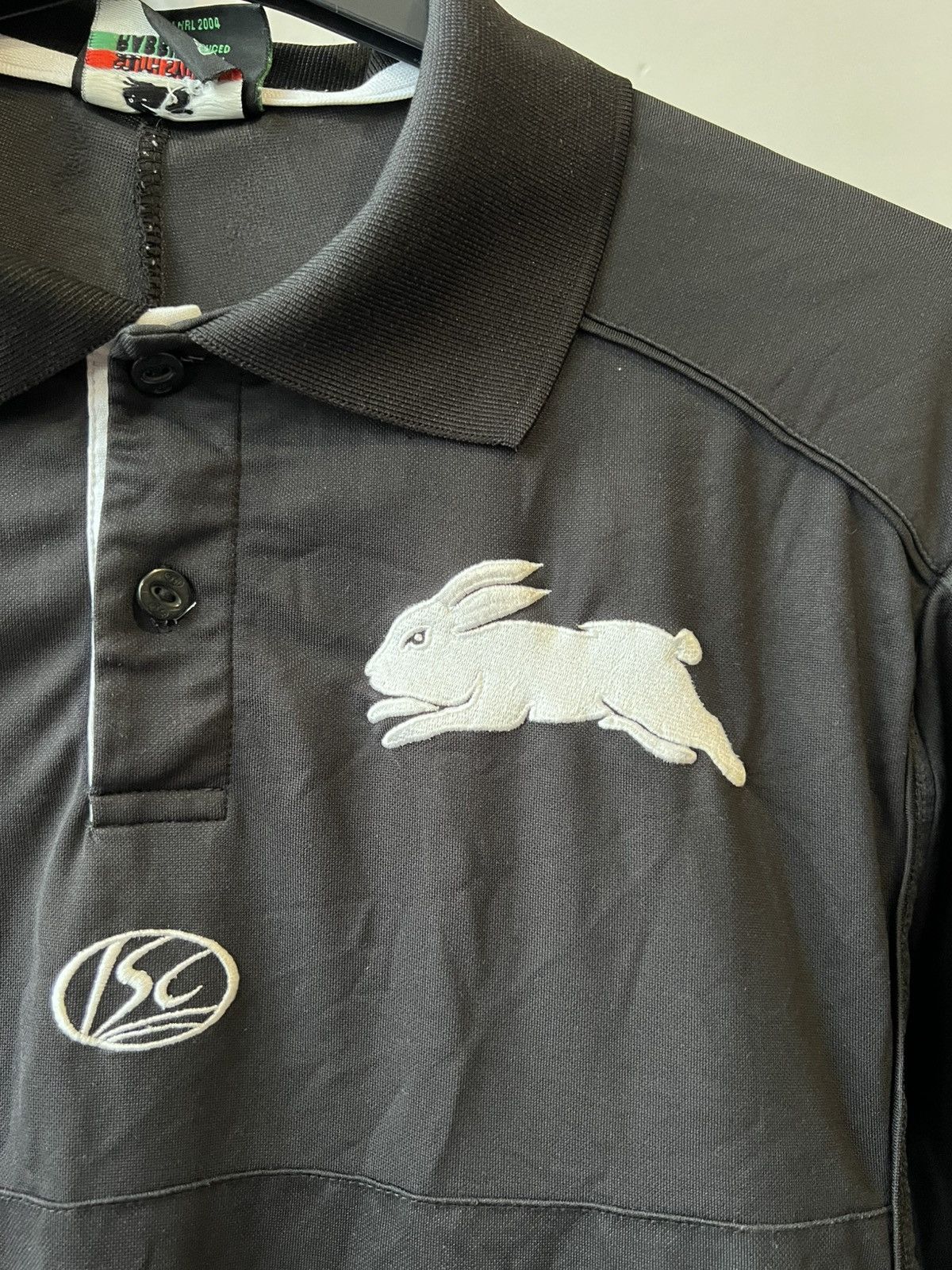 Vintage 2004 SOUTH SYDNEY RABBITOHS ISC POLO SHIRT RUGBY JERSEY SZ L Size US L / EU 52-54 / 3 - 5 Thumbnail