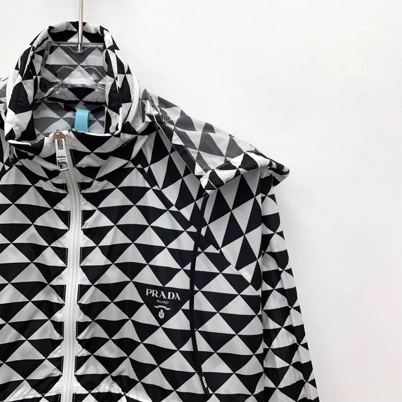 Prada Prada 23 black and white colour block triangle printed hoo Size XS / US 0-2 / IT 36-38 - 3 Thumbnail