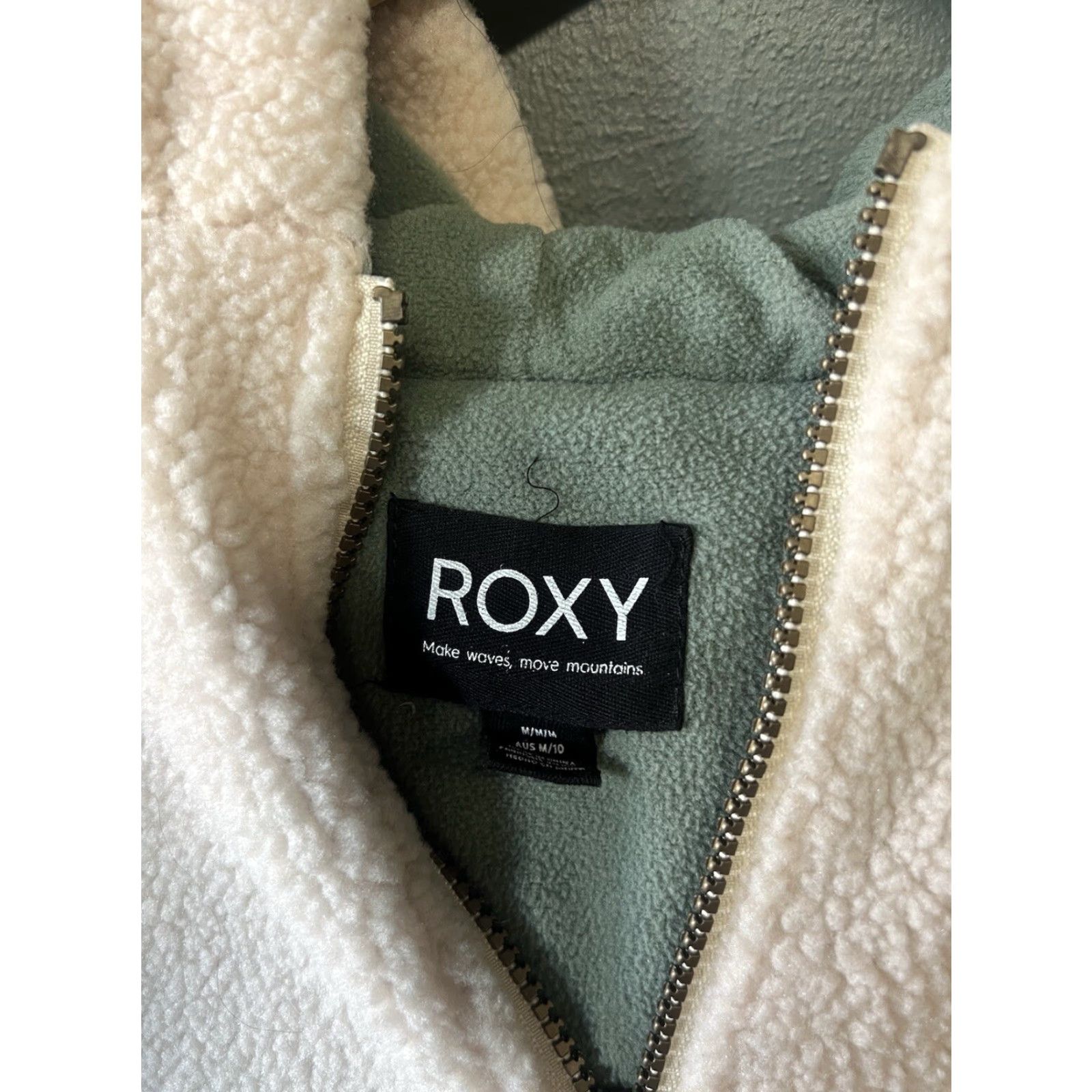 Vintage Roxy Womens White Sherpa Hooded Long Sleeve Full Zip Jacket M Size Medium Woman Hooded Jacket White Sherpa Long Sleeve Full Zip Roxy Womens Size M / US 6-8 / IT 42-44 - 3 Thumbnail