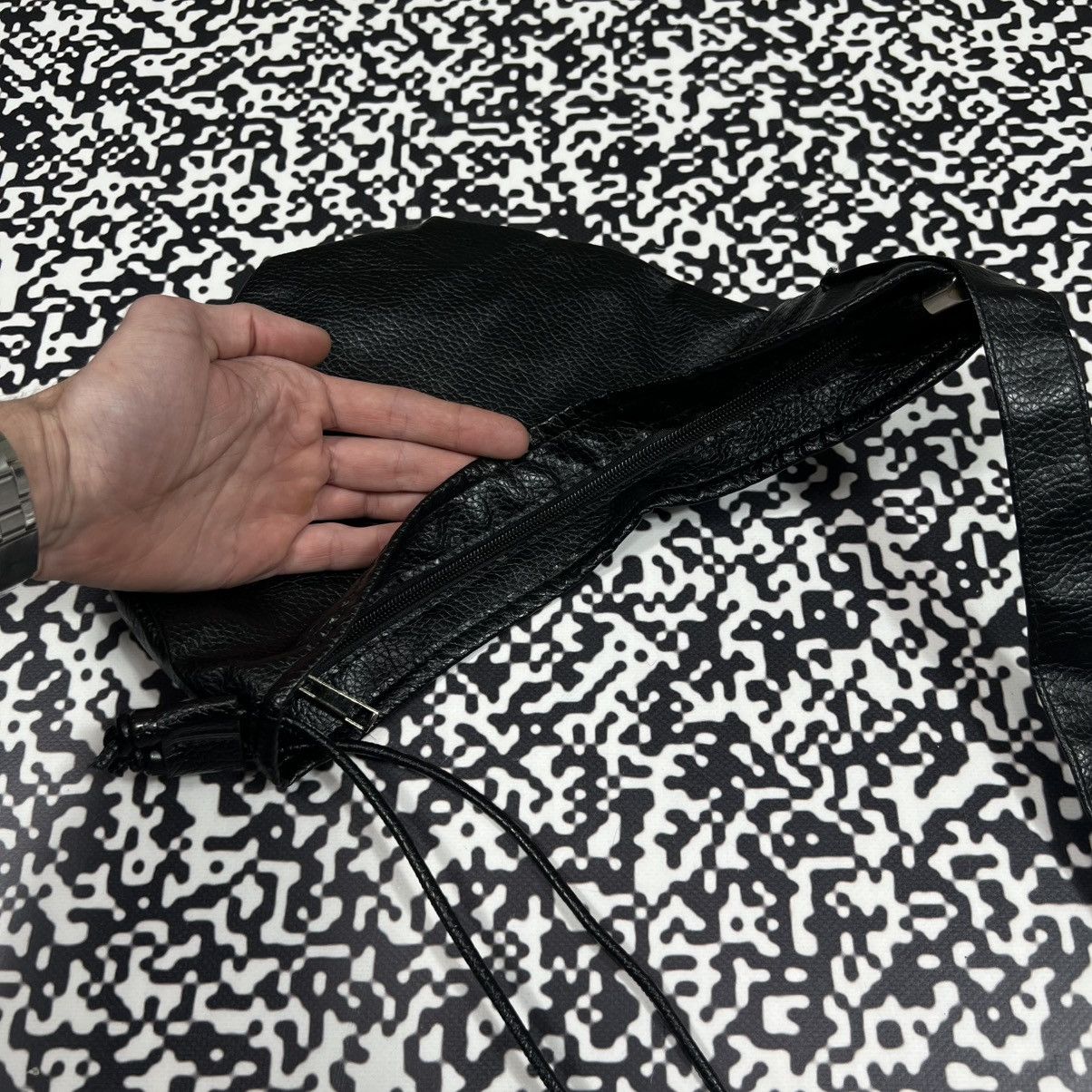 Japanese Brand Vintage Y2K Japanese Crossbody Bag Opium Style Size ONE SIZE - 10 Thumbnail
