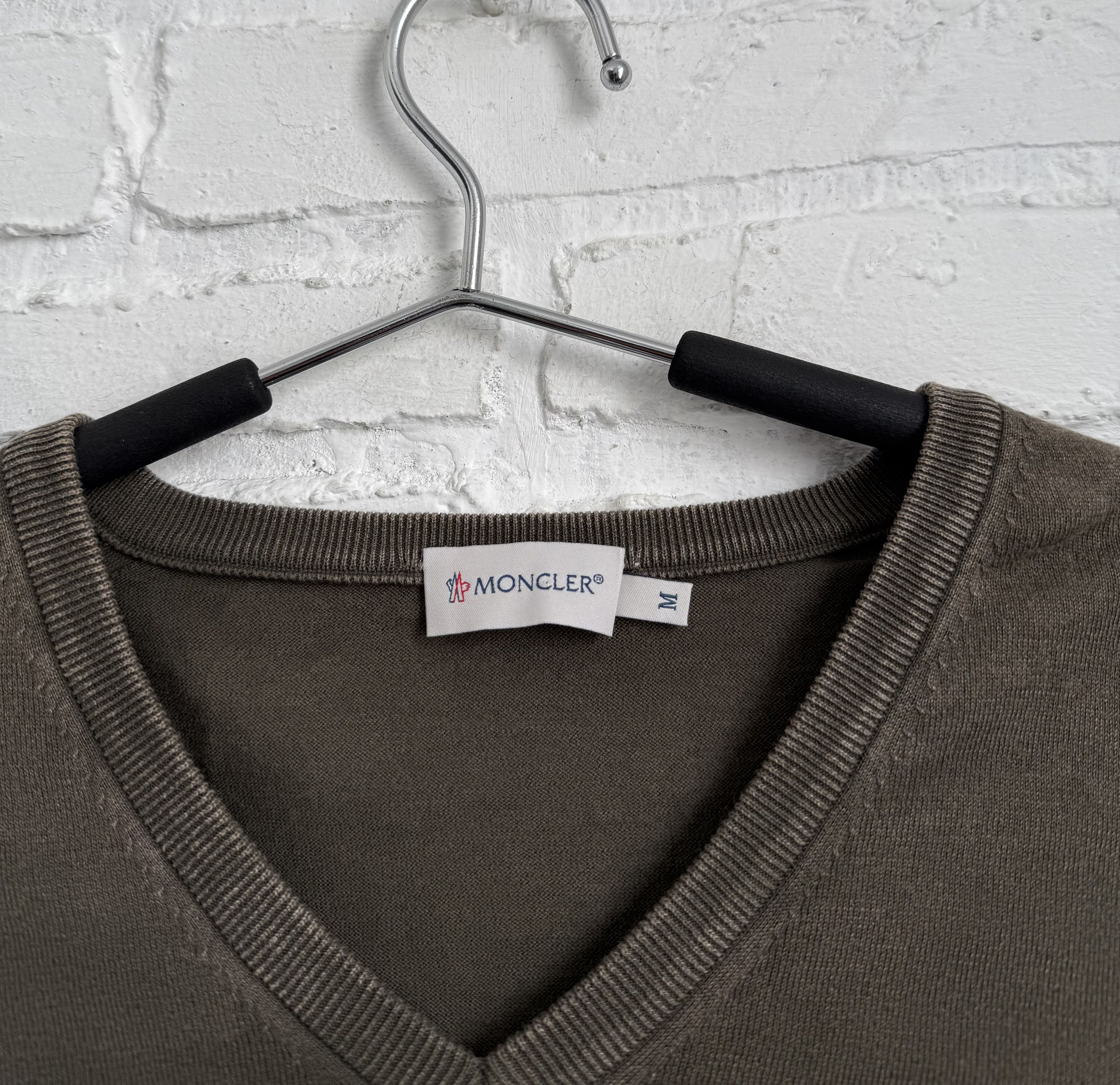 Moncler Moncler maglione tricot scollo A V-neck Garment Dye jumper Size US M / EU 48-50 / 2 - 2 Thumbnail