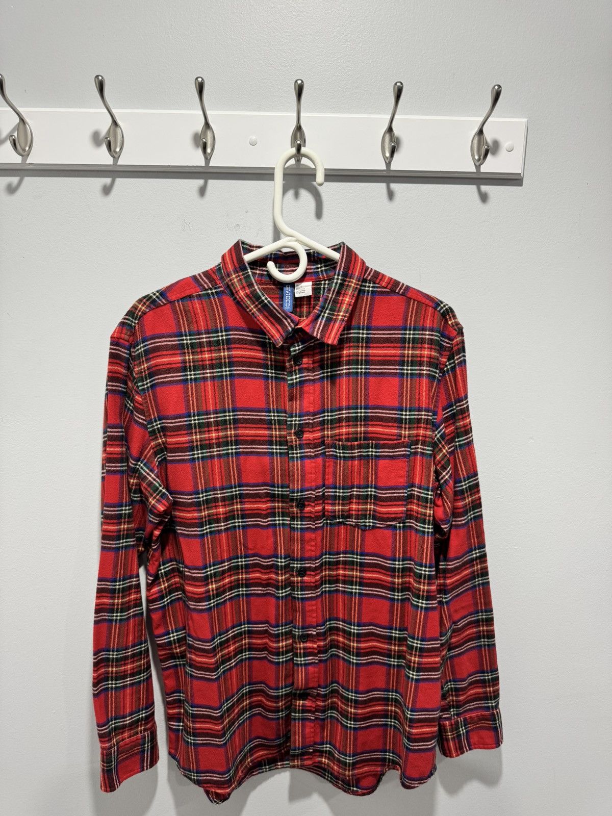 H&M H&M Red Flannel Button-up Shirt Size: Medium Size US M / EU 48-50 / 2 - 1 Thumbnail