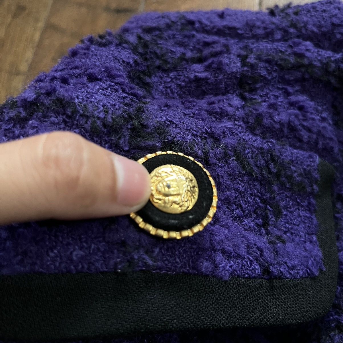 Versace FW 1993-1994 Gianni Versace Couture Boucle Jacket And skirt Size XS / US 0-2 / IT 36-38 - 4 Thumbnail