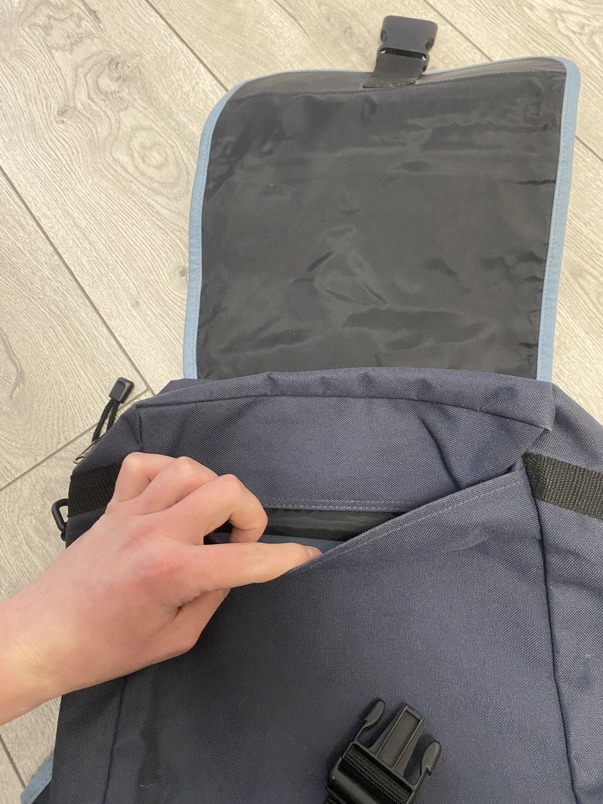 Quicksilver × Quiksilver × Vintage Vintage Quiksilver Big Logo Y2K slim Bag Black Size ONE SIZE - 9 Thumbnail