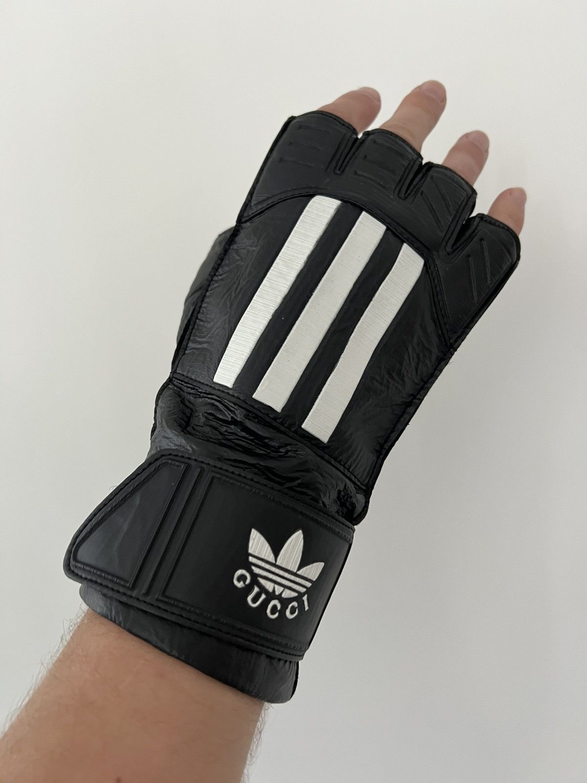 Adidas × Gucci 🔥LIMITED🔥 $1.4K VALUE Adidas x Gucci Leather Gloves Size ONE SIZE - 4 Thumbnail