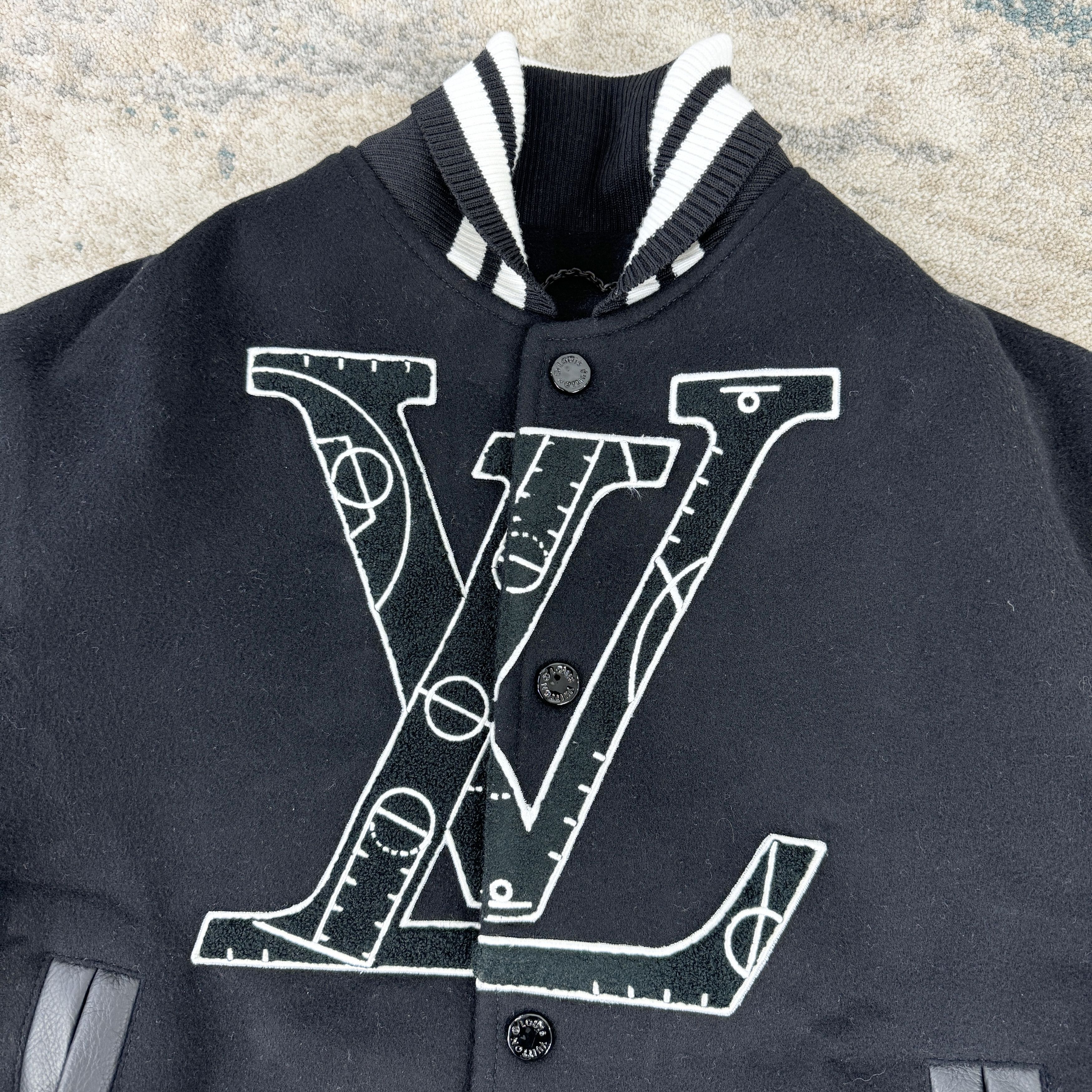 Louis Vuitton Louis Vuitton x NBA 1A8WU8 Basketball Jacket Black RRP £6300 Size US S / EU 44-46 / 1 - 6 Thumbnail