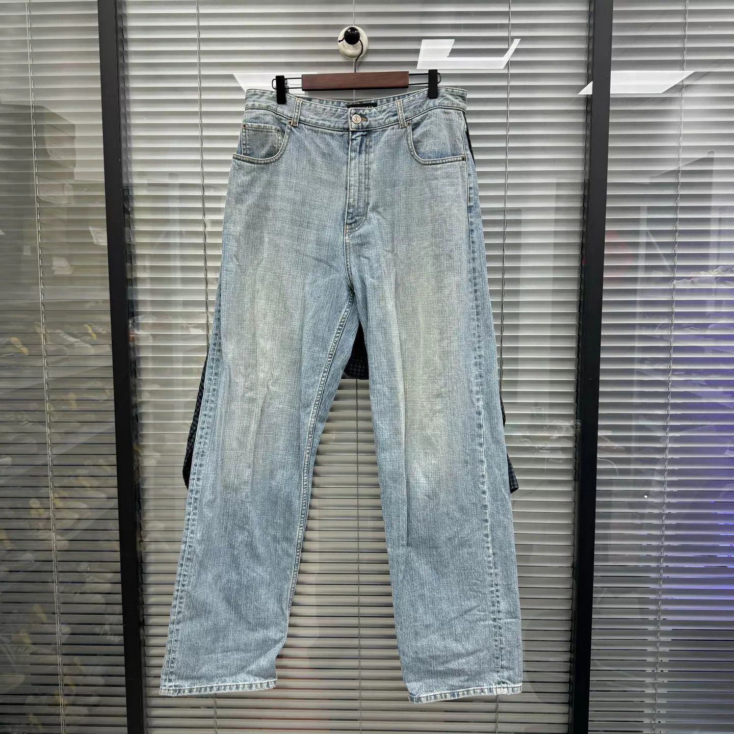 Balenciaga Balenciaga shirt-denim hybrid near new M Size US 32 / EU 48 - 1 Thumbnail