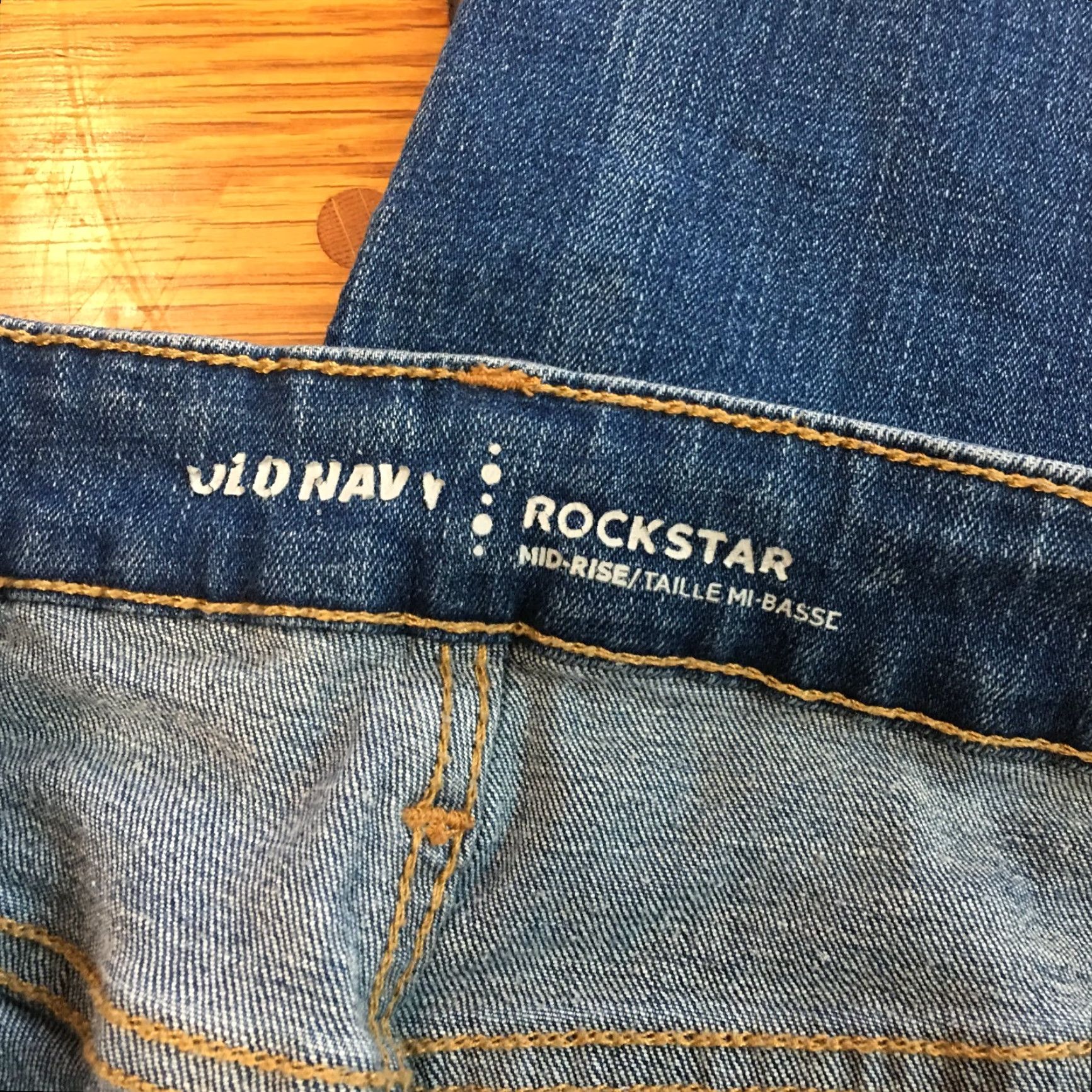 Old Navy Old Navy Rockstar Jeans Woman Distressed Ankle Blue Denim SZ 10 Regular Rise Low 30 In Inseam 29 in Belt Loops 5-Pocket Zipper Closure Jeans Size 32" / US 10 / IT 46 - 6 Thumbnail