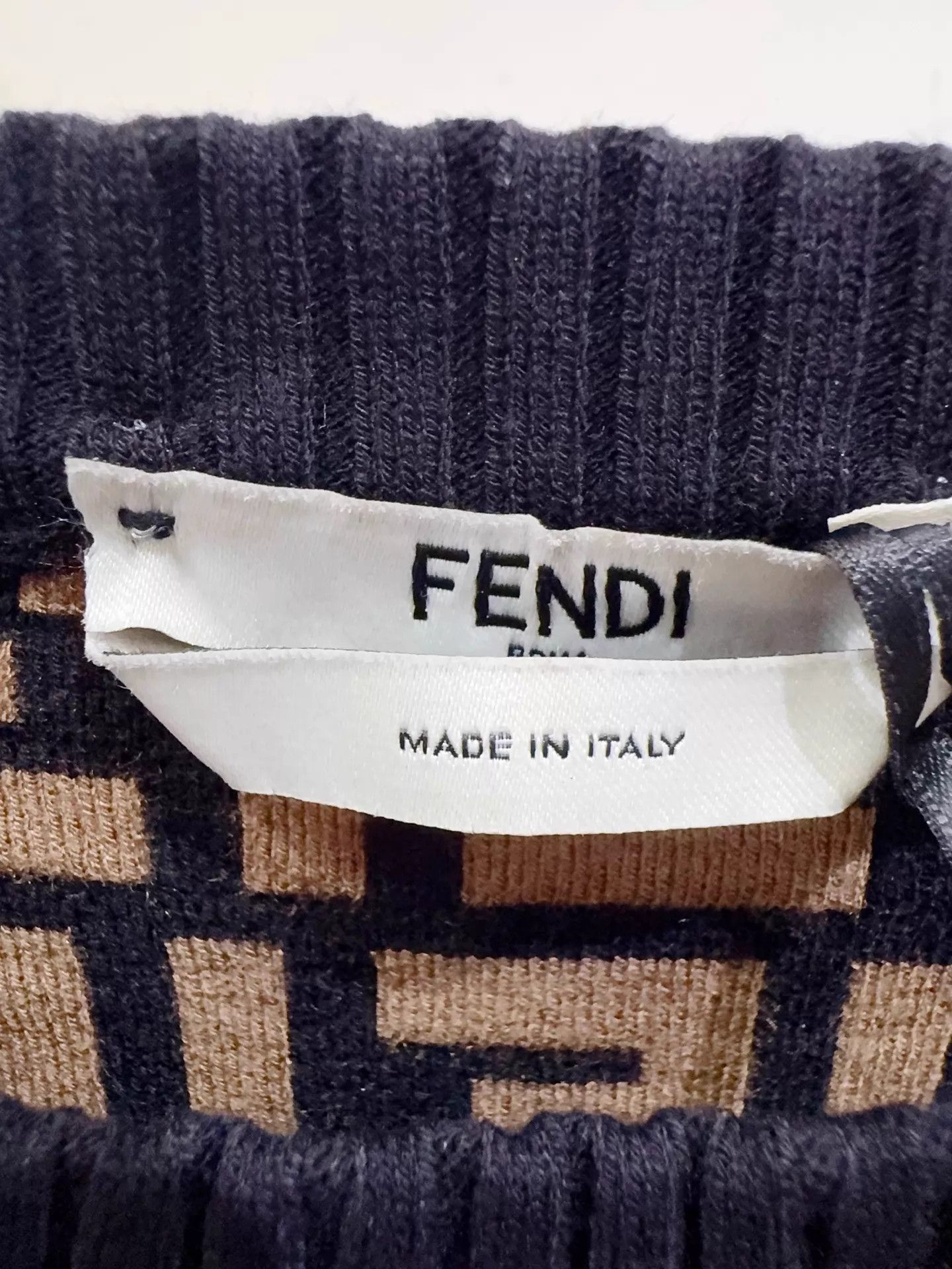 Fendi Fendi Women's New With Tags Top 44 Size M / US 6-8 / IT 42-44 - 2 Thumbnail