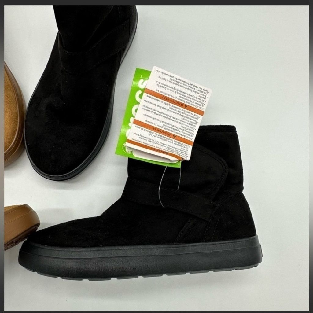 Crocs WOMEN’S CROC Synthetic Suede Lodgepoint Booties Size 5. Size US 5 / IT 35 - 15 Thumbnail