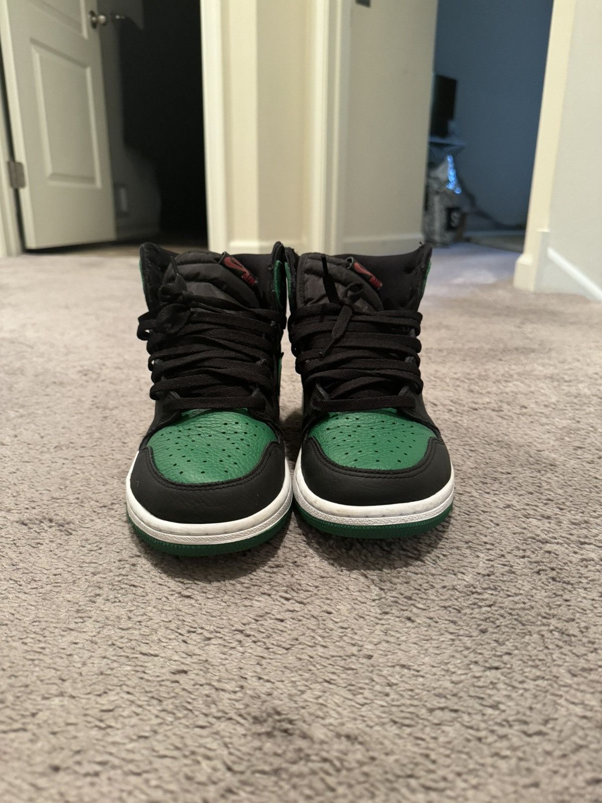Jordan Brand Air Jordan 1 Retro High OG Pine Green 2.0 Size US 10.5 / EU 43-44 - 6 Thumbnail