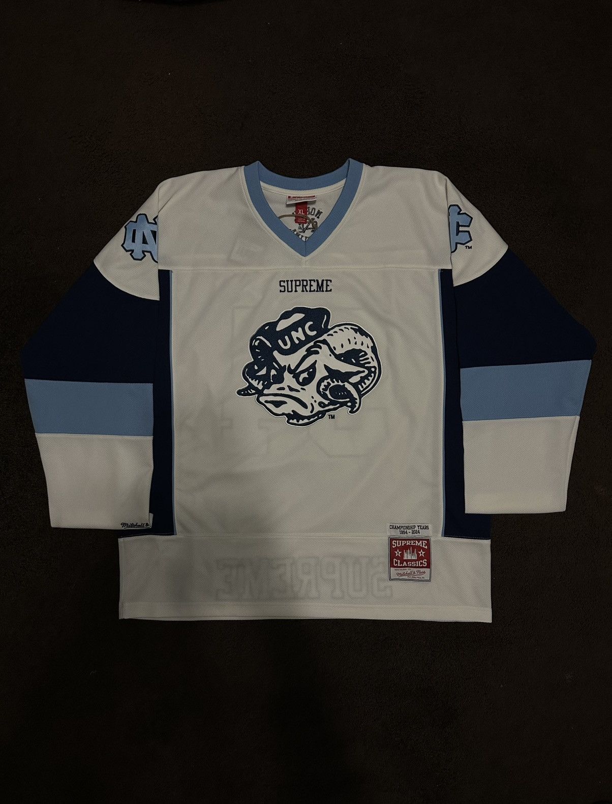 Supreme Mitchell & Ness NCAA Hockey Jersey White (Size XL)