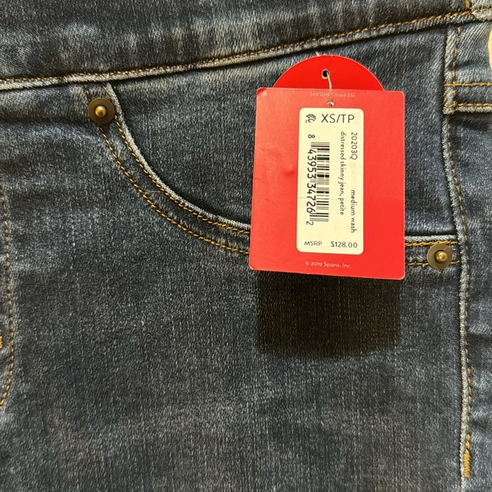 Spanx SPANX Distressed Ankle Skinny Jeans in Medium Wash Size XSP Size 24" / US 00 / IT 34 - 4 Thumbnail