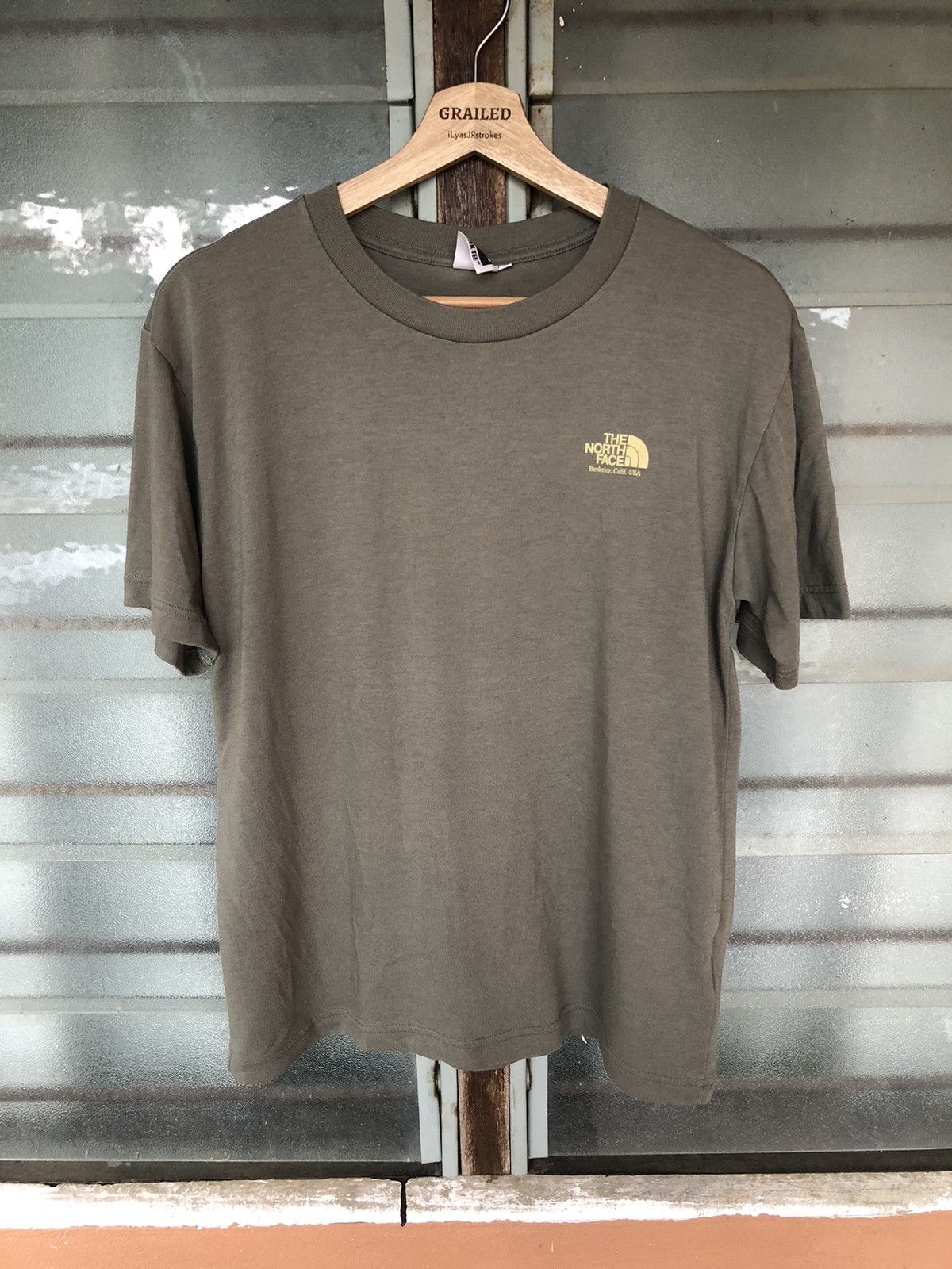 The North Face Vintage The North Face Brown Shirt Tee Size US M / EU 48-50 / 2 - 2 Thumbnail