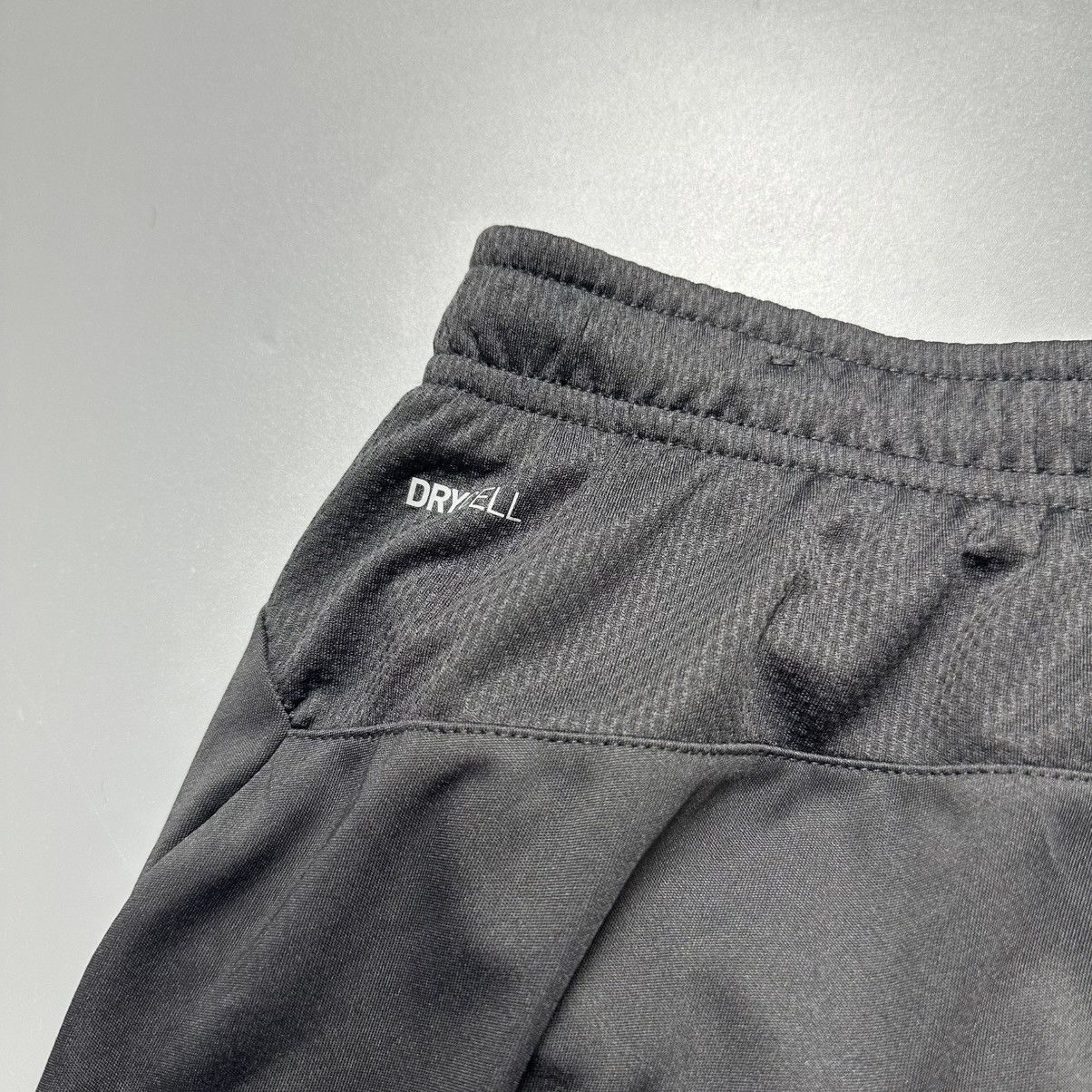 Puma BORUSSIA DORTMUND PUMA 2019/2020 FOOTBALL TRAINING SHORTS Size US 34 / EU 50 - 9 Thumbnail
