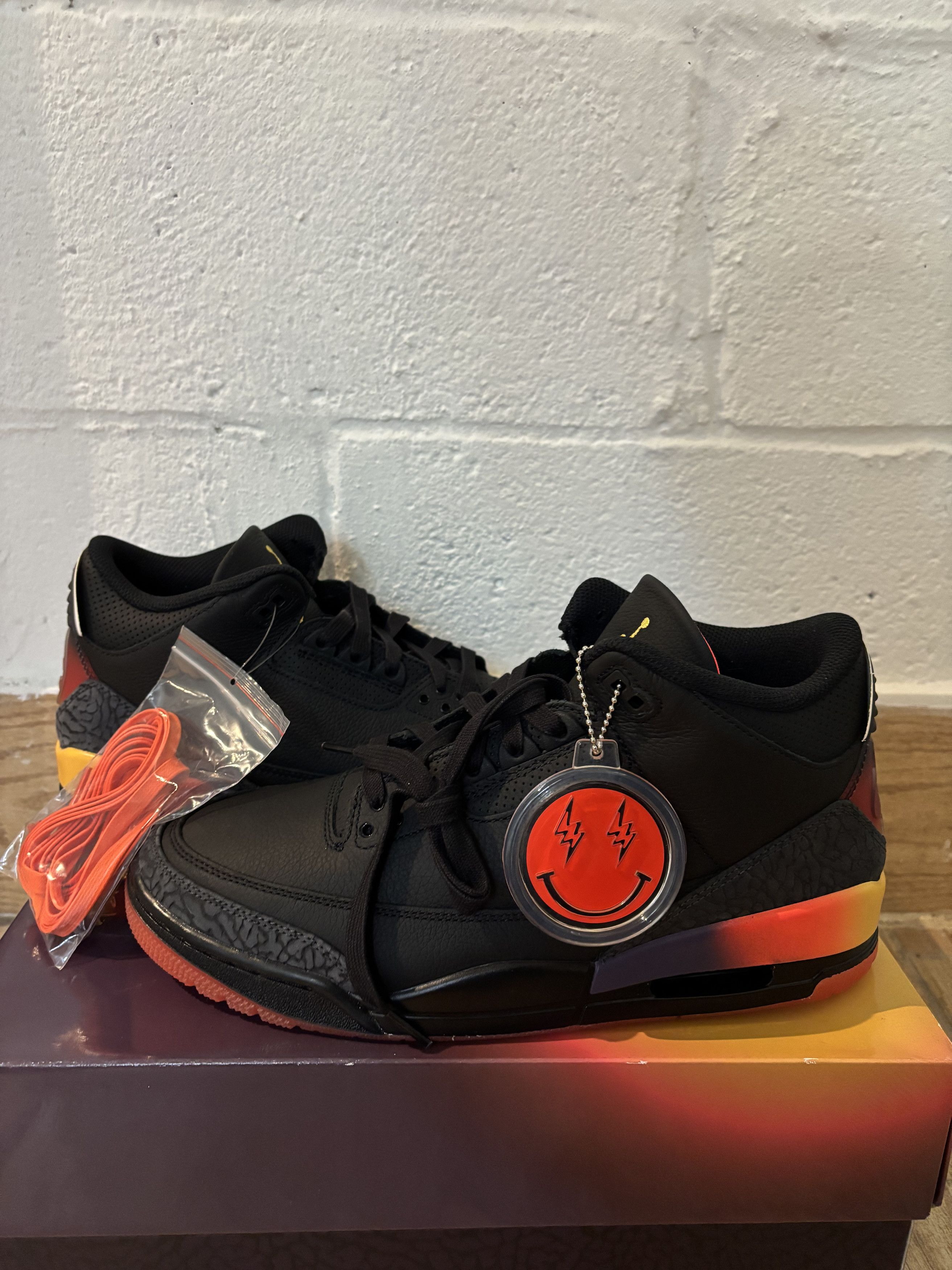 J Balvin × Nike The J Balvin x Air Jordan 3 Retro 'Rio' Size US 10.5 / EU 43-44 - 2 Thumbnail