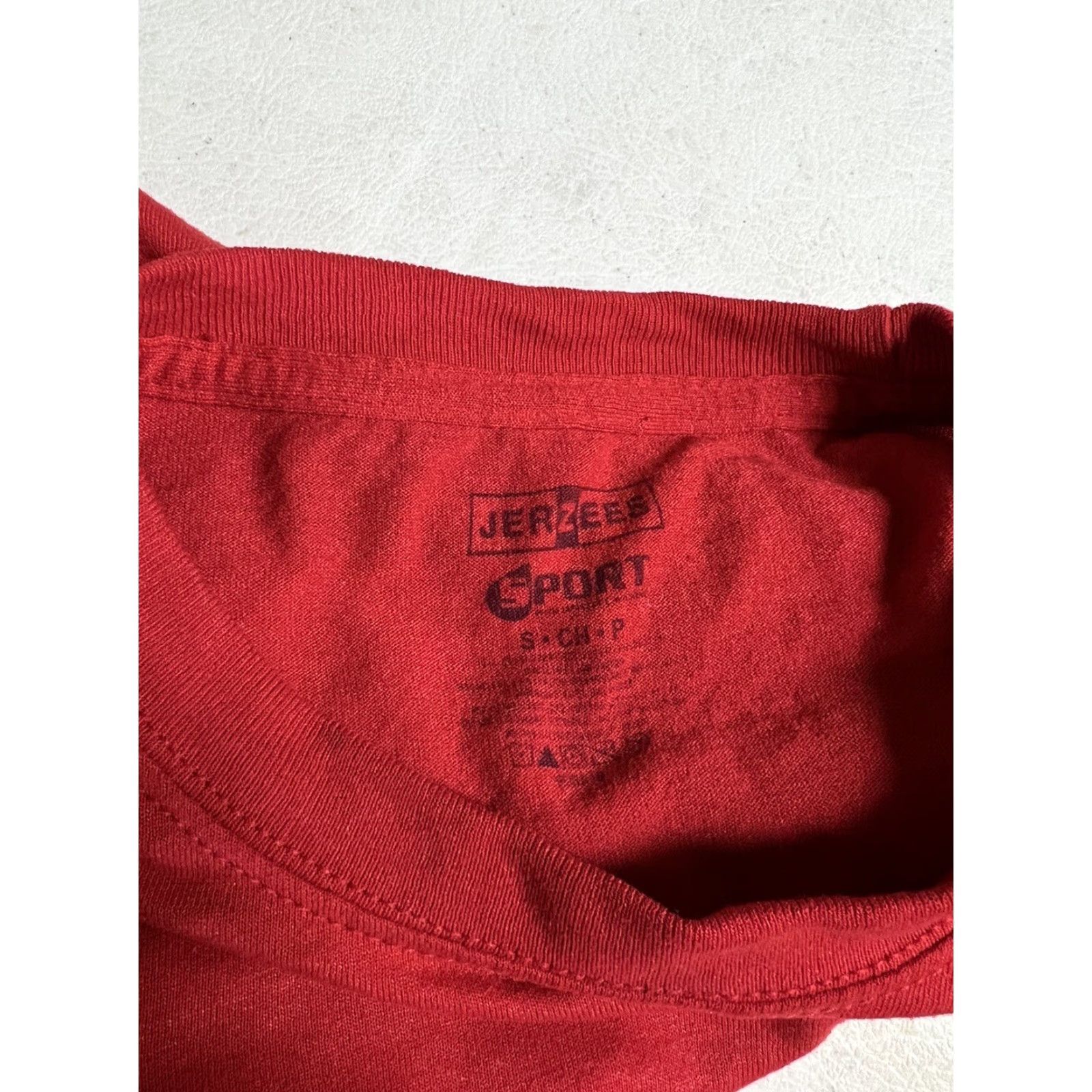 Jerzees One Love Jost Van Dyke Small Red Long Sleeve White Bay BVI Pirate Skull Shirt Unisex Adults S Red Crew Neck Long Sleeve Vintage No Size S / US 4 / IT 40 - 3 Thumbnail