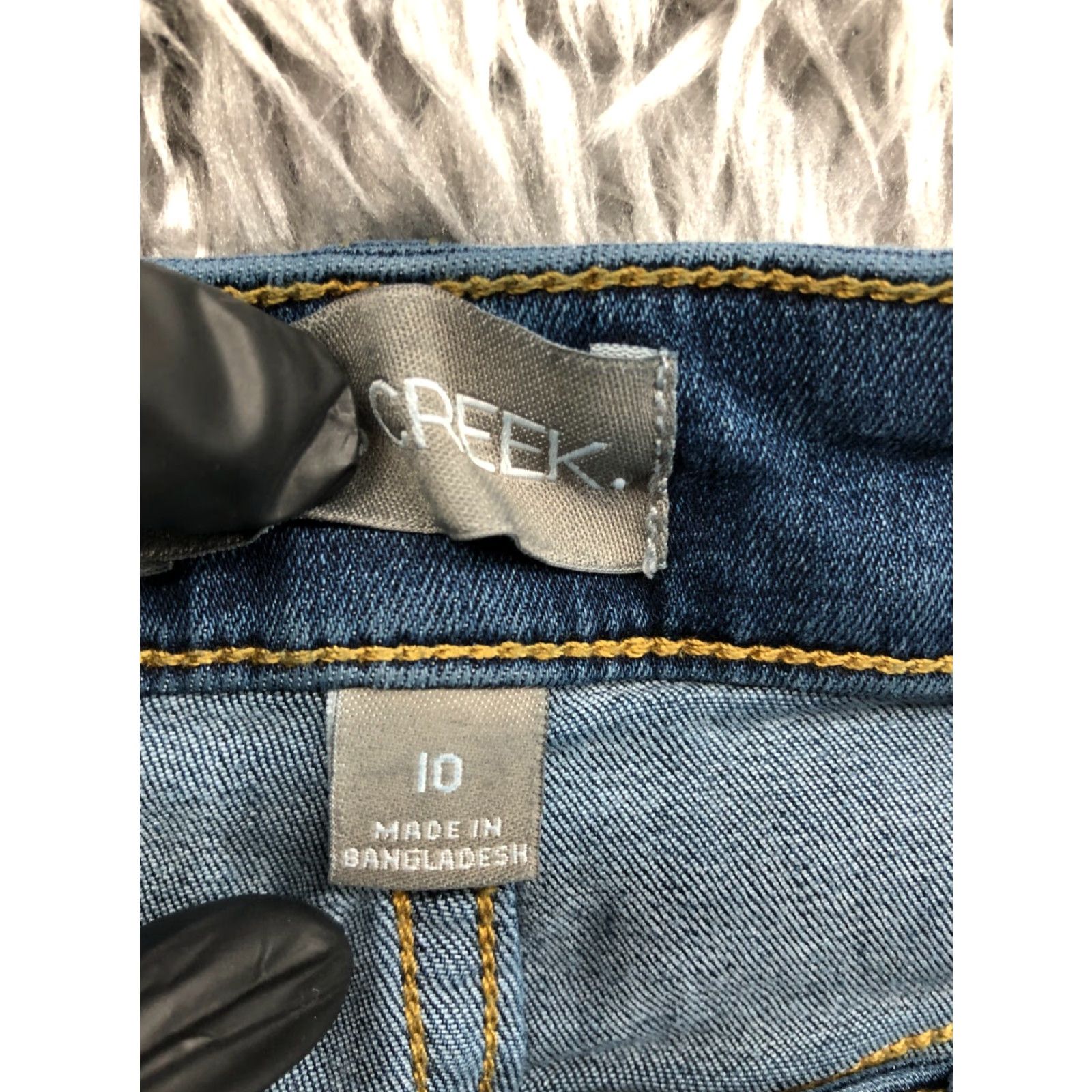Denime Falls Creek Shorts Womens Size 10 Mid Rise Medium Wash Denim Blue 5-Pocket Jeans Boyfriend Style Womens Size 32" / US 10 / IT 46 - 7 Thumbnail
