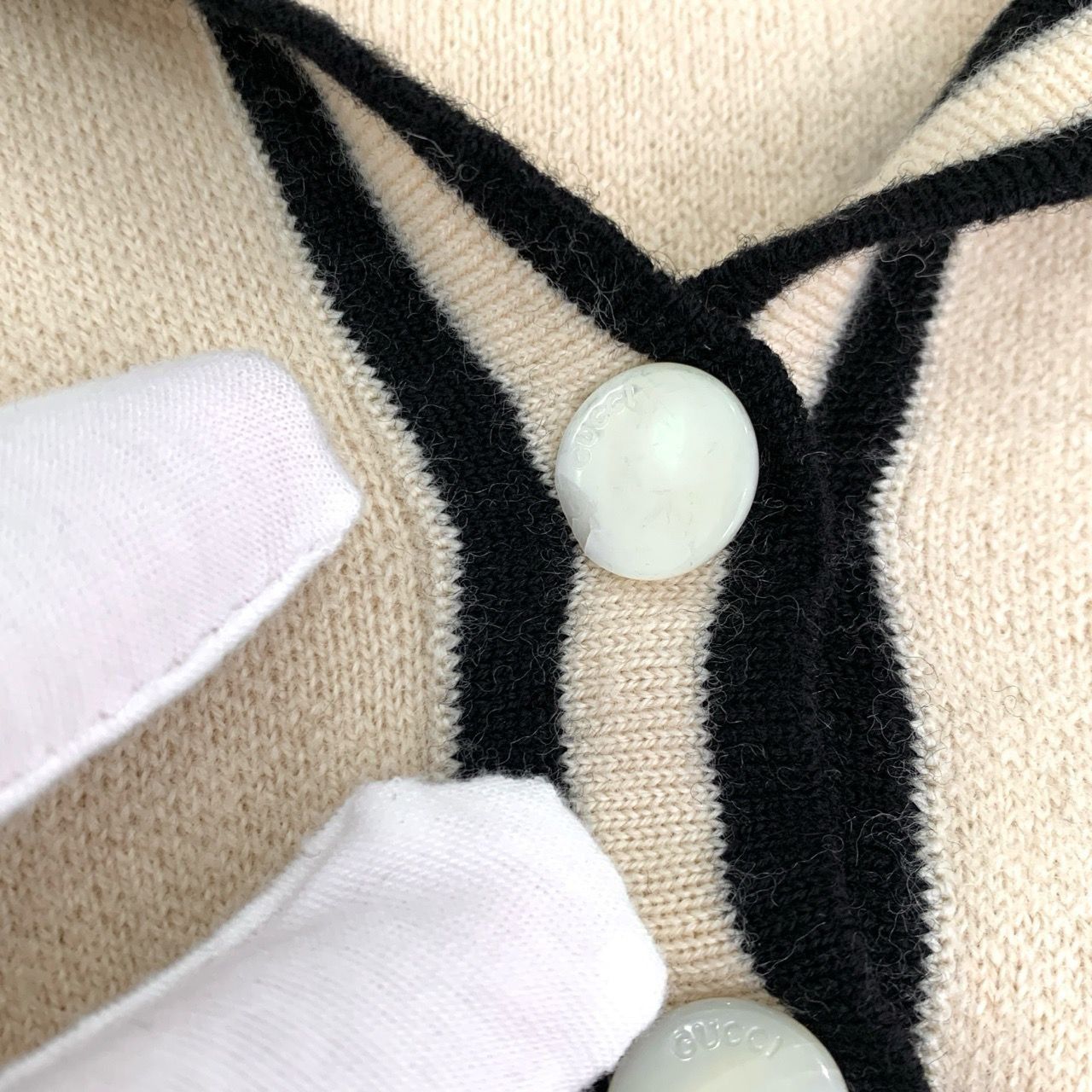 Gucci Gucci Beige Wool Sweater Navy Collar Horsebit Detail XS Made Size XS / US 0-2 / IT 36-38 - 3 Thumbnail