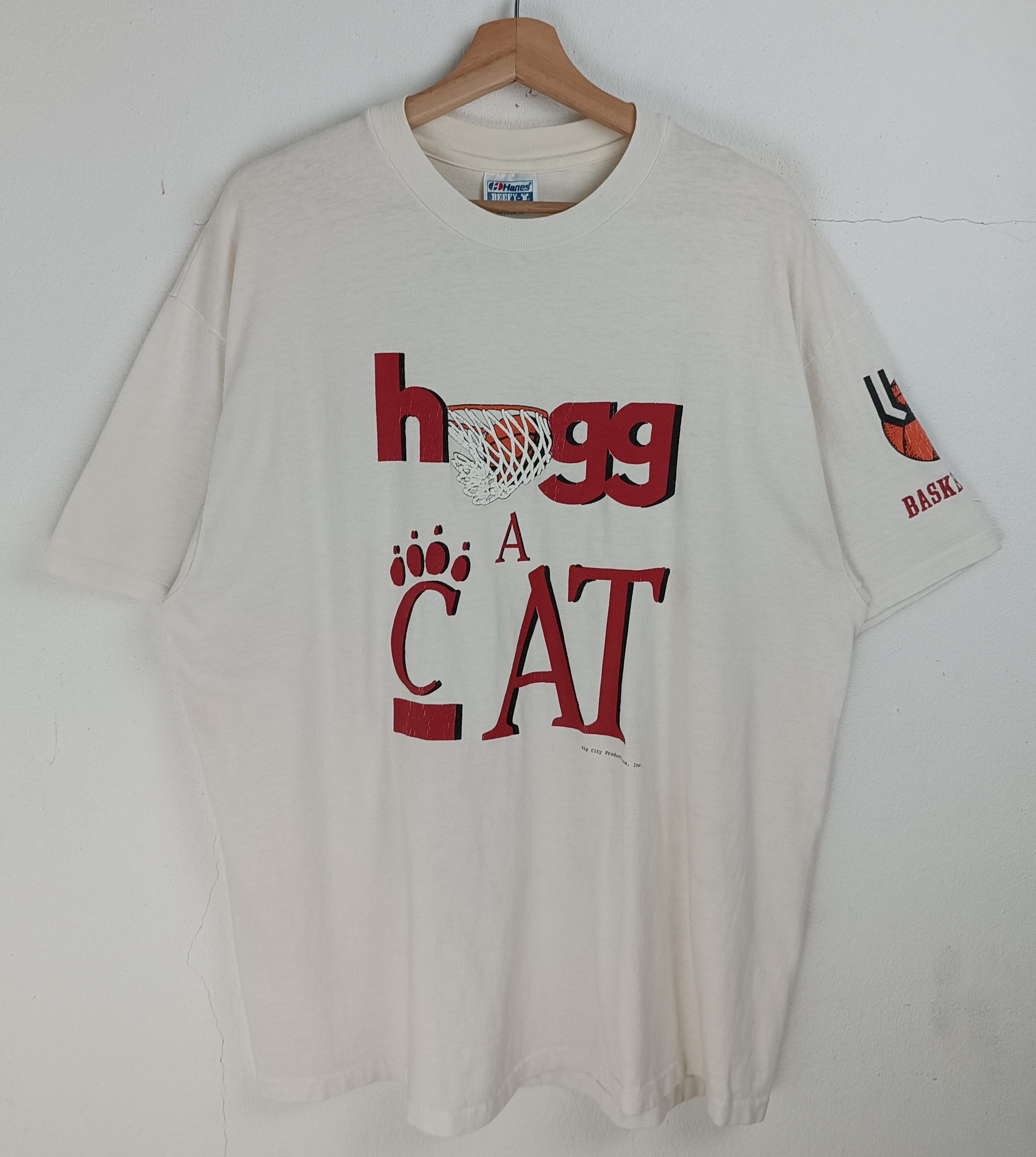 NBA VINTAGE 90'S HOGG A CAT CINCINNATI BEARCATS VERY RARE TEE Size US XL / EU 56 / 4 - 3 Thumbnail