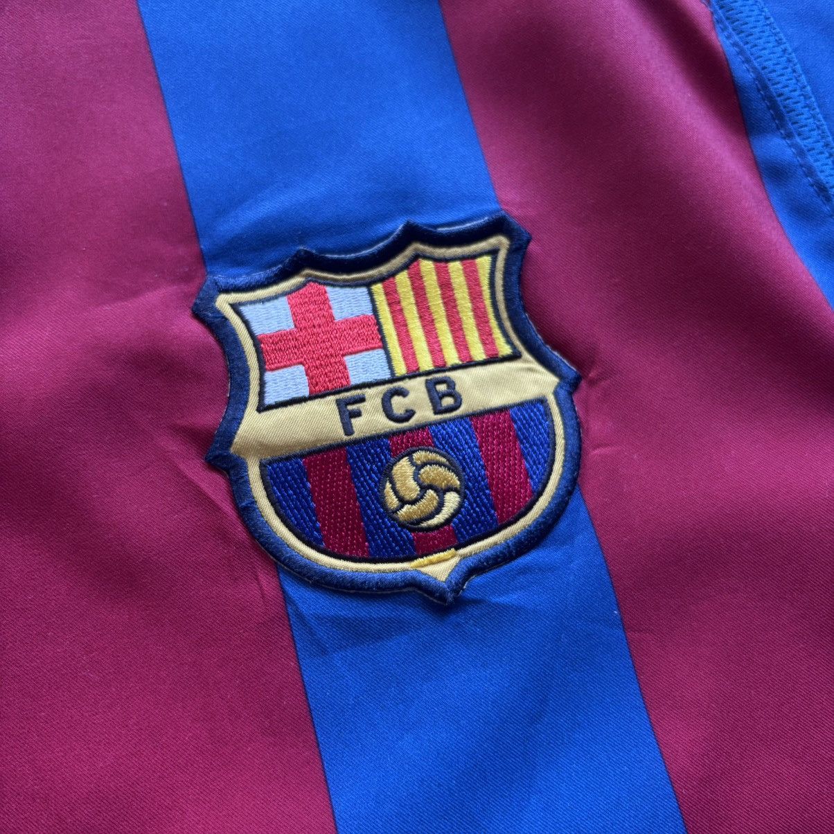 Nike 2005-06 FC Barcelona Home Shirt Ronaldinho #10 🪄🧙🇧🇷 Size US XL / EU 56 / 4 - 5 Thumbnail