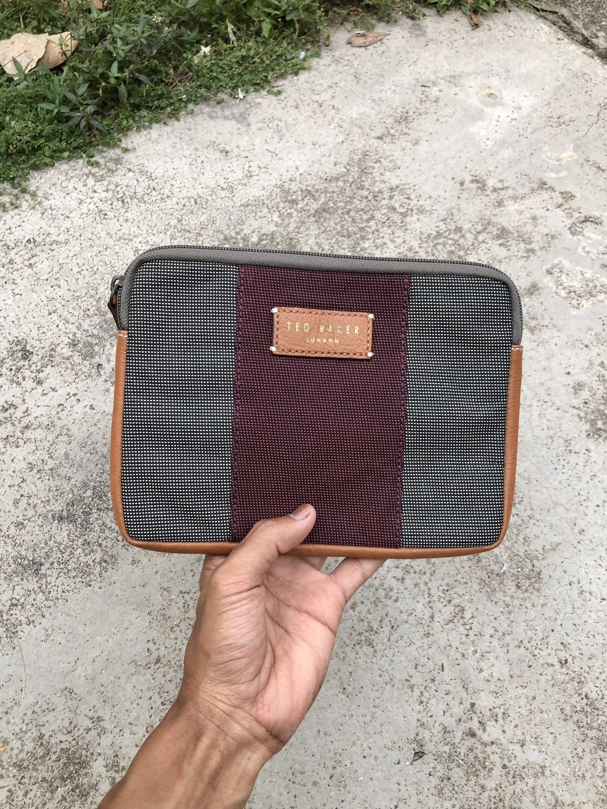 TED BAKER LONDON CLUTCHBAG