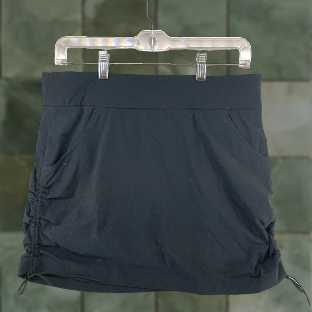 B Sides Columbia Athletic Skirt Women Medium Black Nylon Blend Pockets Elastic Waist Outdoor Hiking Short Style Functional Cinch Sides Size 32" / US 10 / IT 46 - 1 Thumbnail