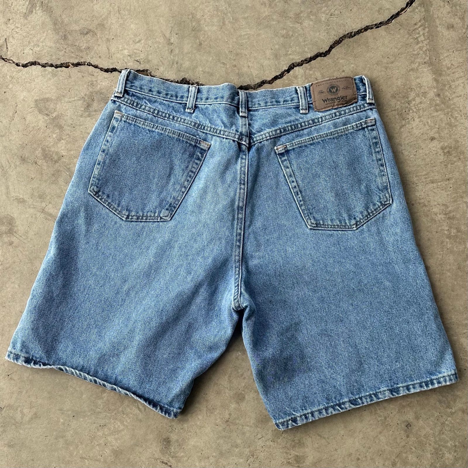Wrangler Vintage wrangler Jean shorts Size US 36 / EU 52 - 2 Thumbnail