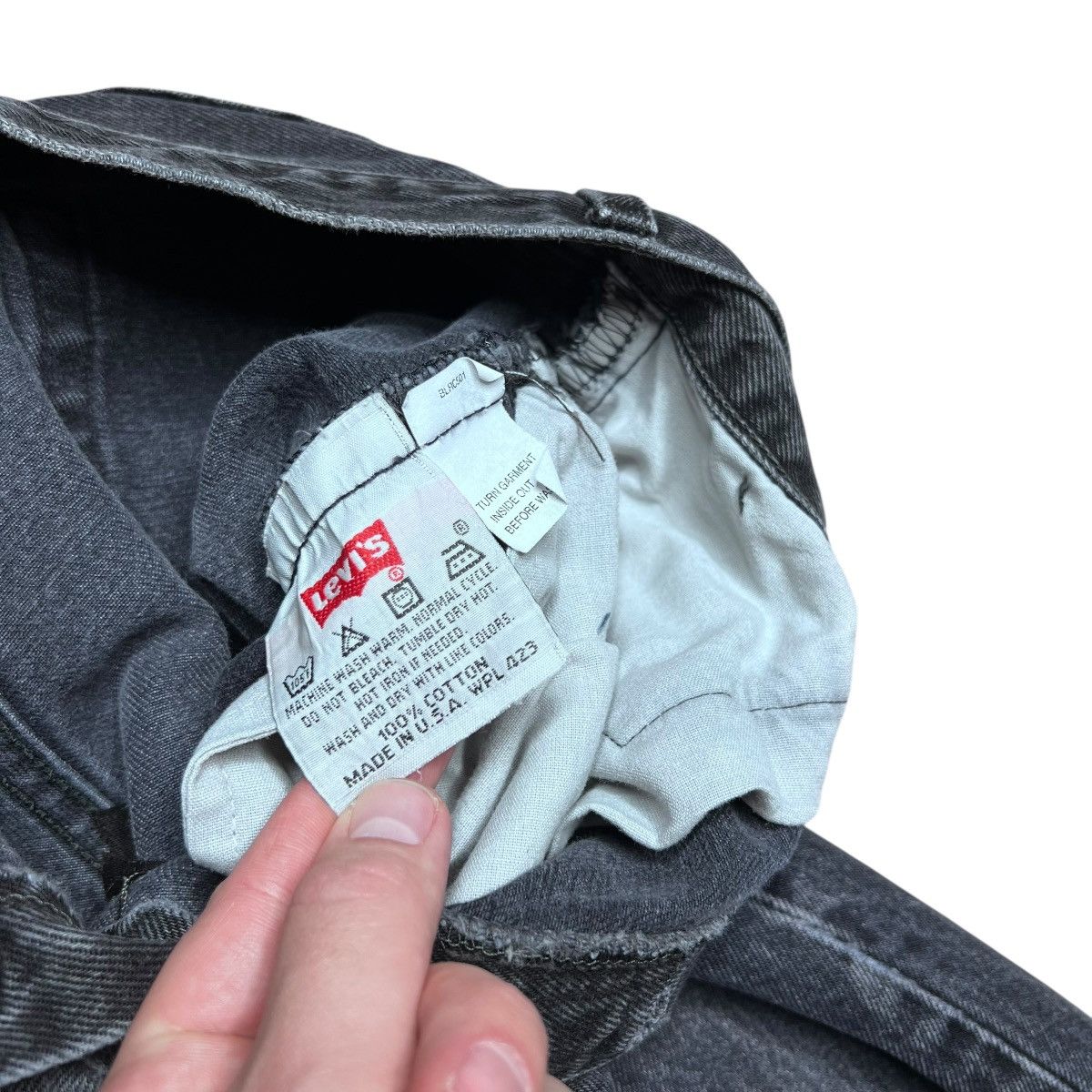 Levi's 1990s Levi’s 501 Button Fly Made In USA Black Denim Jeans Size US 26 / EU 42 - 5 Thumbnail
