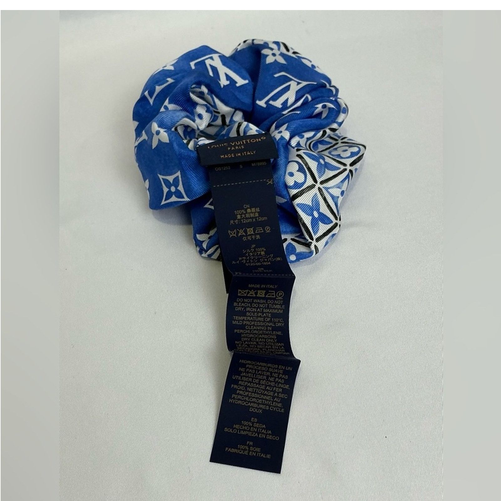 Louis Vuitton Authentic Louis Vuitton Blue White Designer Scrunchie w box Size ONE SIZE - 4 Thumbnail